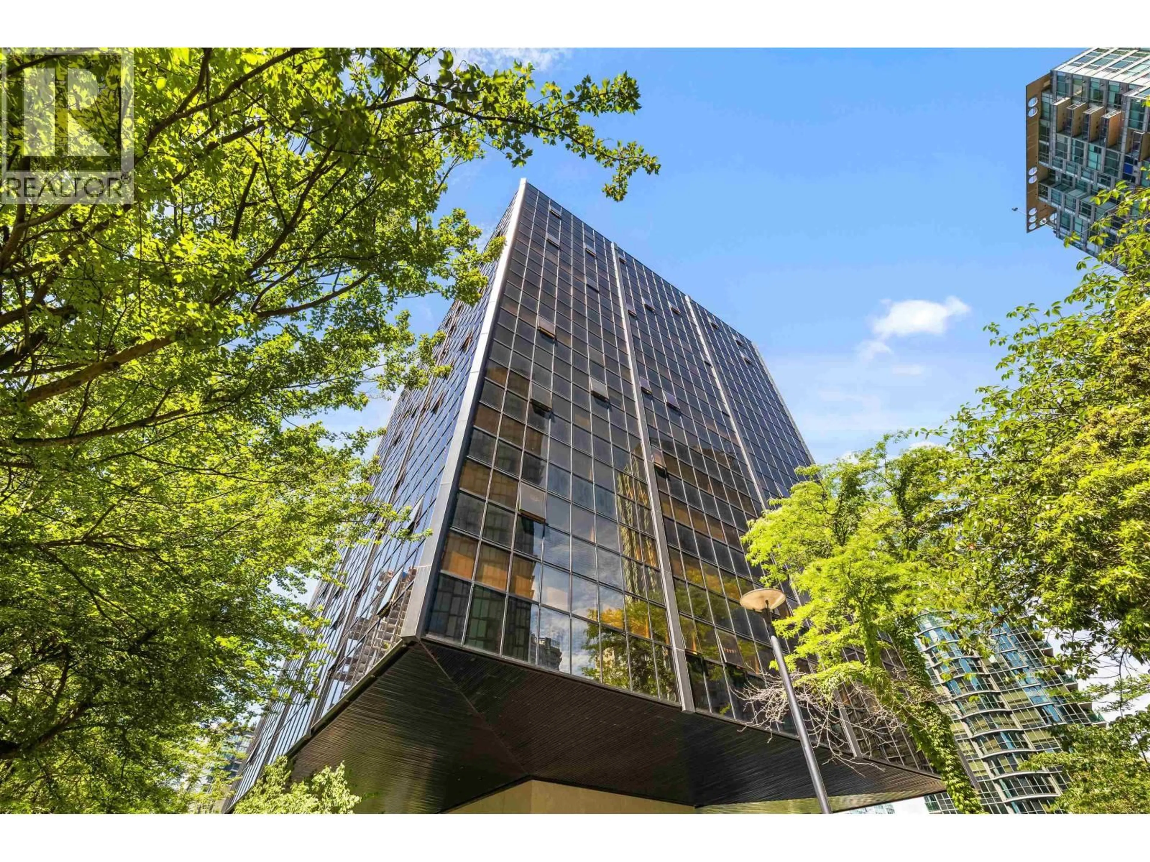 Indoor foyer for 609 - 1333 GEORGIA STREET, Vancouver British Columbia V6E4V3