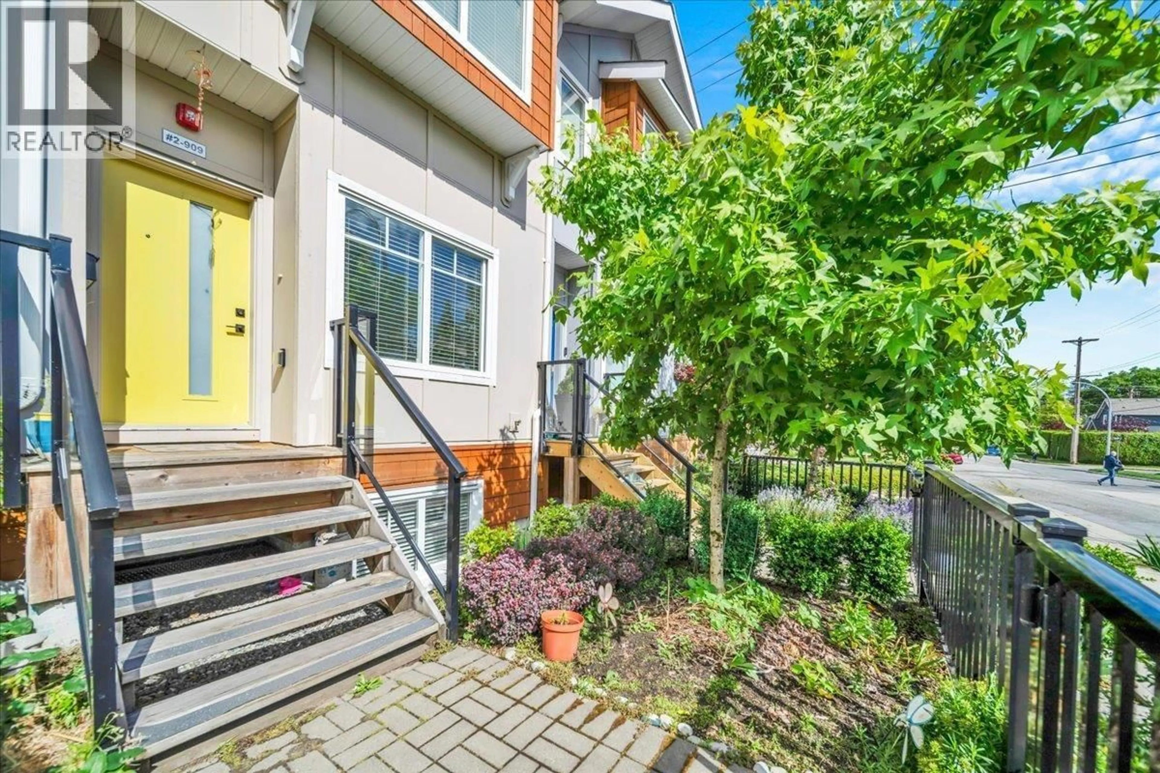 Unknown for 2 - 909 FIRST STREET, New Westminster British Columbia V3L2J1