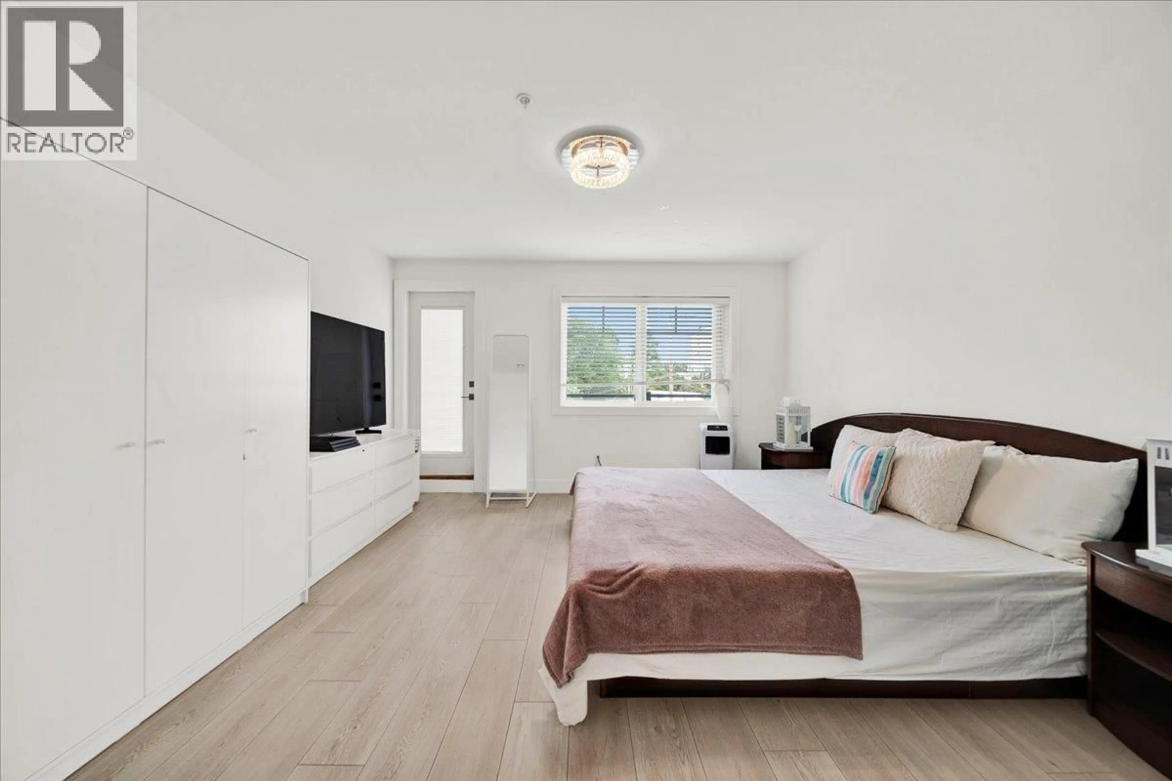 A pic of a room for 2 - 909 FIRST STREET, New Westminster British Columbia V3L2J1