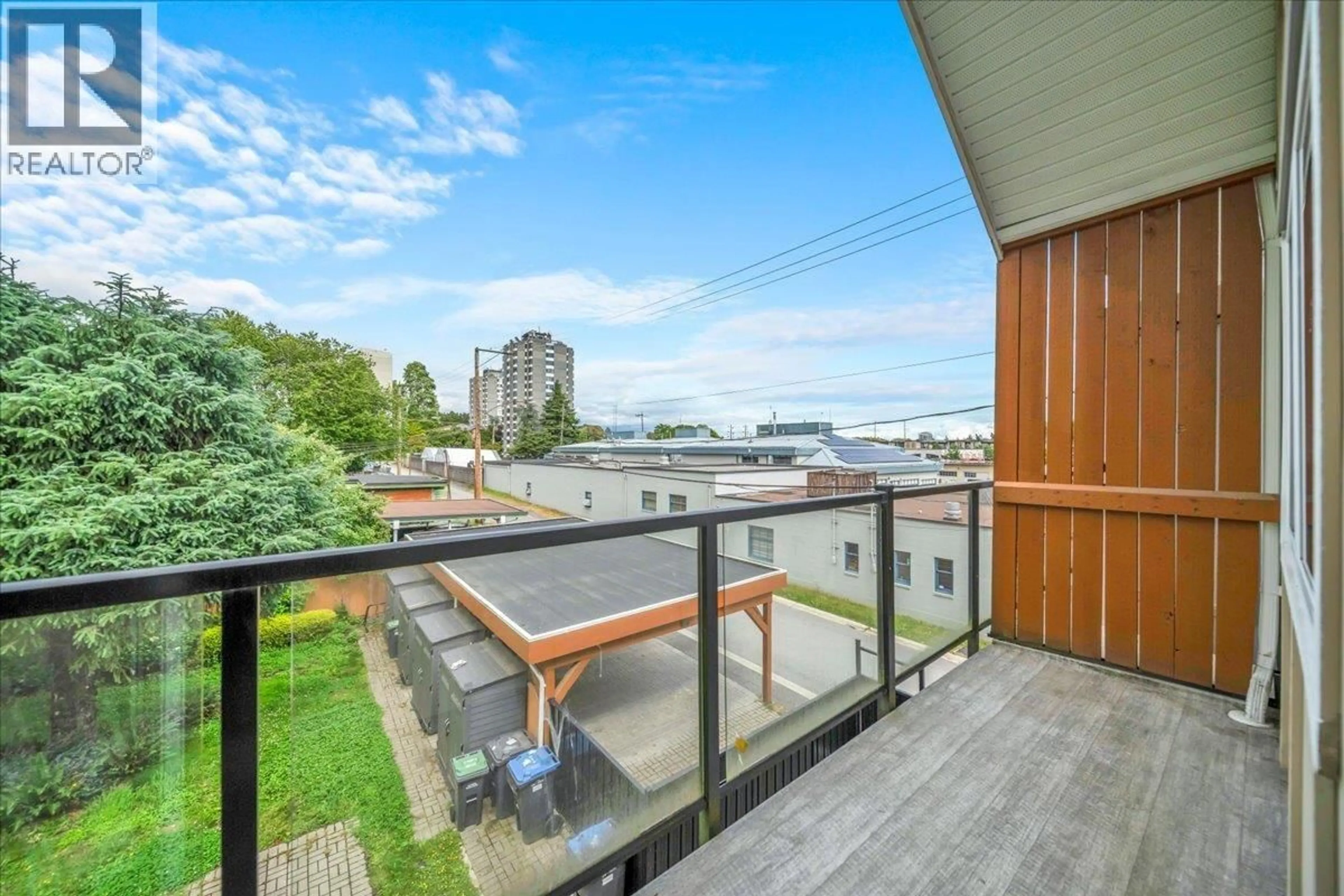 Patio, water/lake/river/ocean view for 2 - 909 FIRST STREET, New Westminster British Columbia V3L2J1