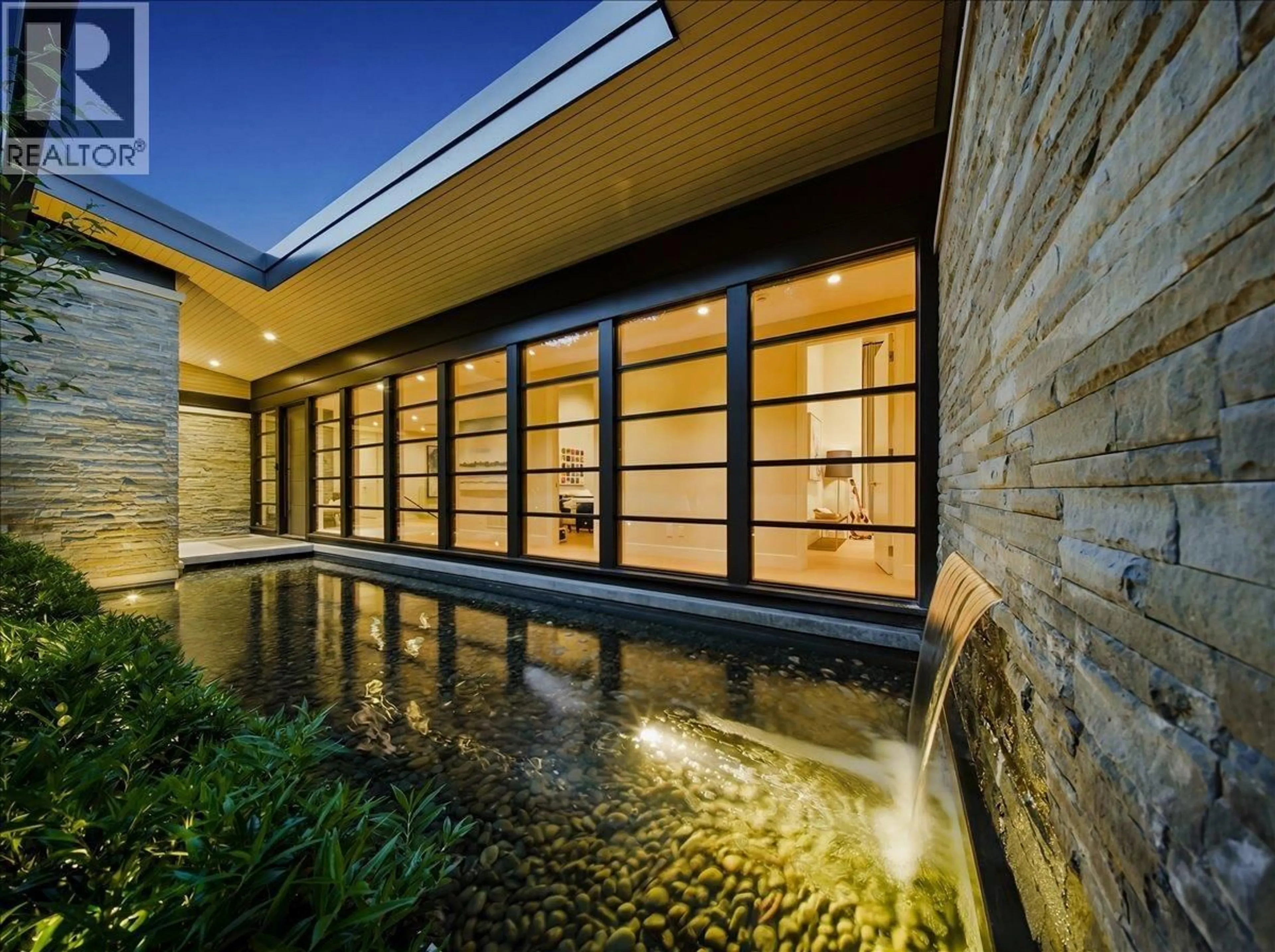 Indoor foyer for 6210 OVERSTONE DRIVE, West Vancouver British Columbia V7W1X5