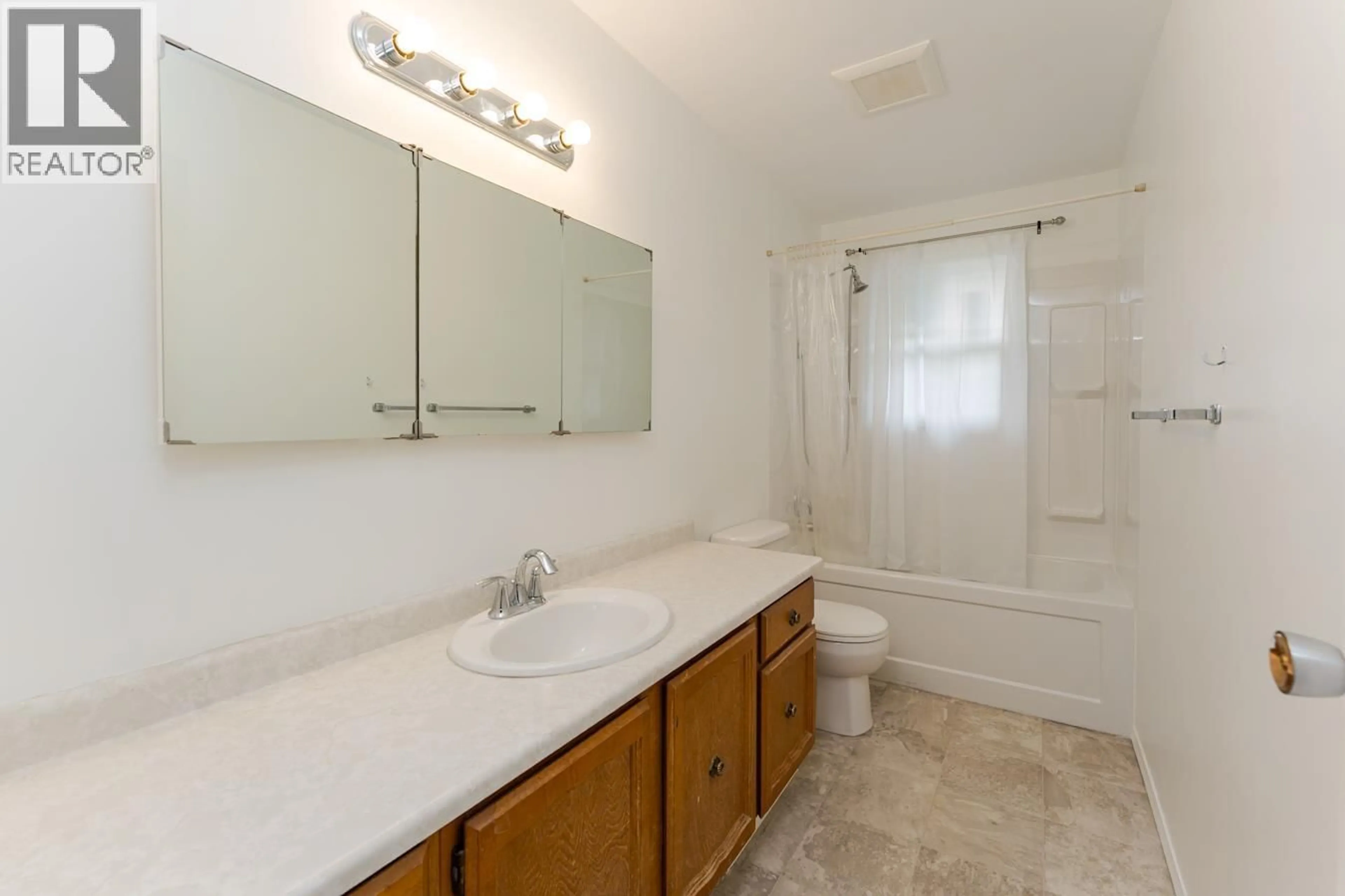 Standard bathroom, ceramic/tile floor for 1175 MCGOWAN DRIVE, Prince George British Columbia V2M6S4