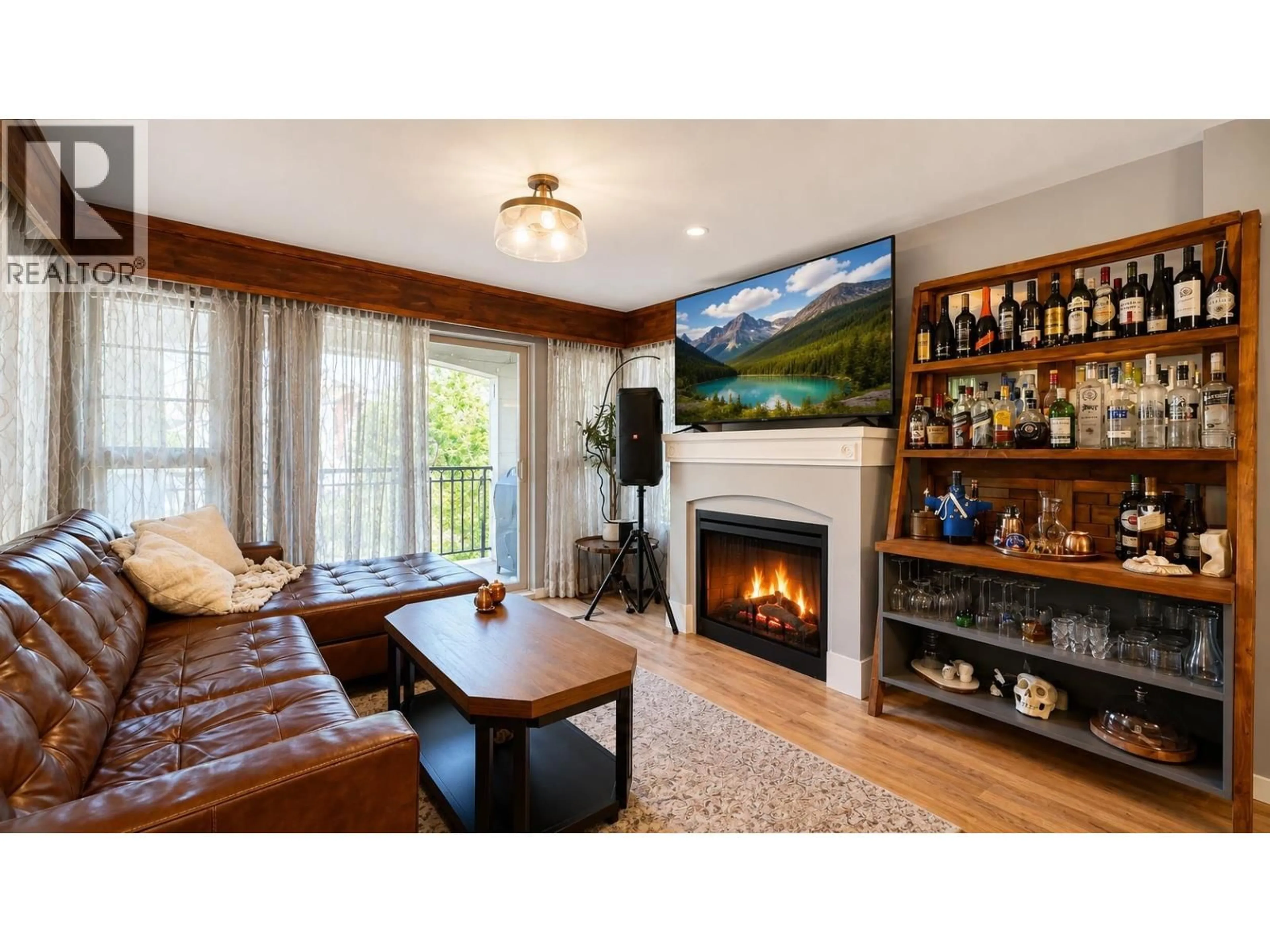 Living room with furniture, wood/laminate floor for 403 - 2958 SILVER SPRINGS BOULEVARD, Coquitlam British Columbia V3E3R9