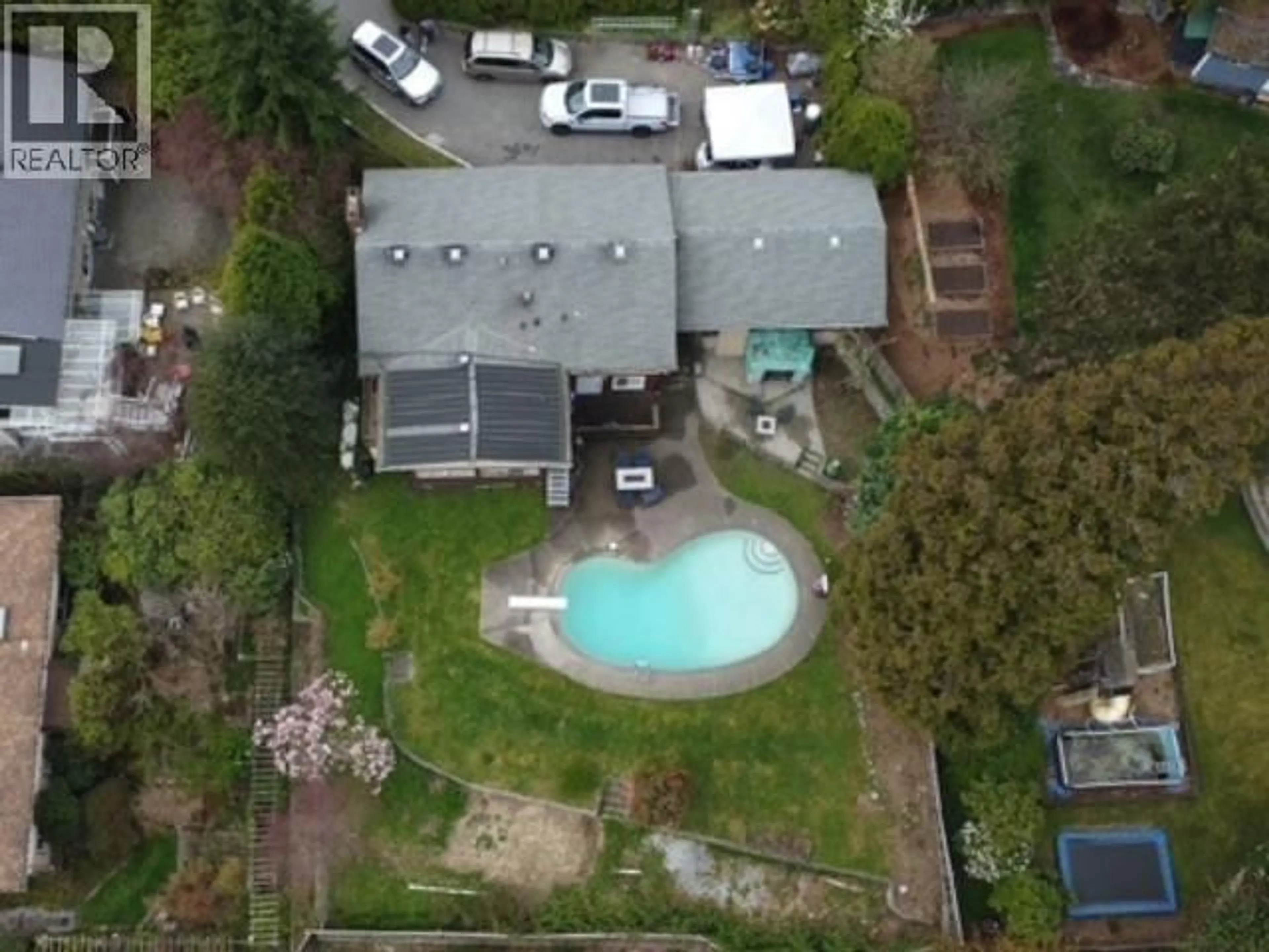 A pic from outside/outdoor area/front of a property/back of a property/a pic from drone, unknown for 1440 MOUNTAIN HIGHWAY, North Vancouver British Columbia V7J2M3