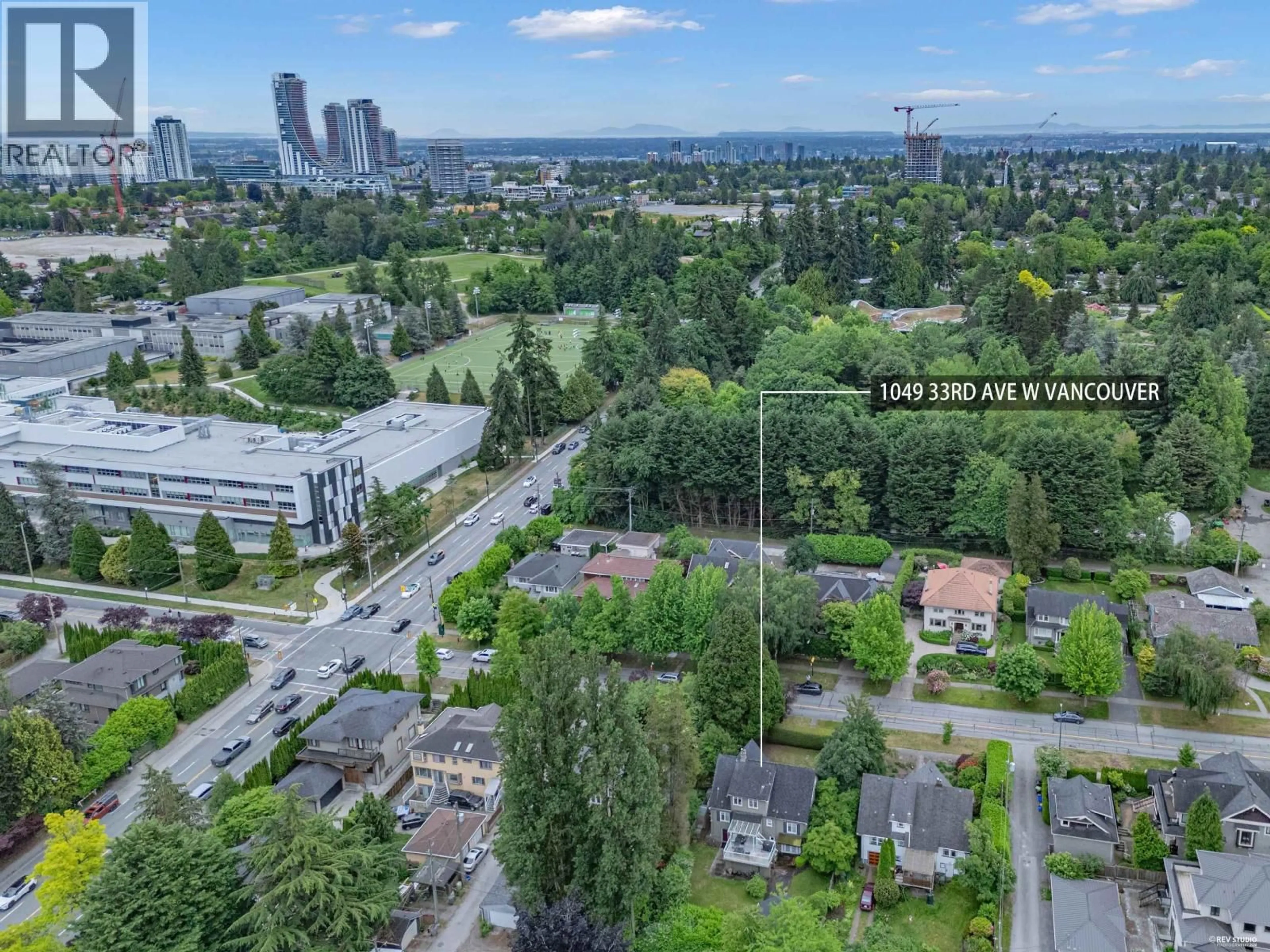 A pic from outside/outdoor area/front of a property/back of a property/a pic from drone, city buildings view from balcony for 1049 33RD AVENUE, Vancouver British Columbia V6M1A1