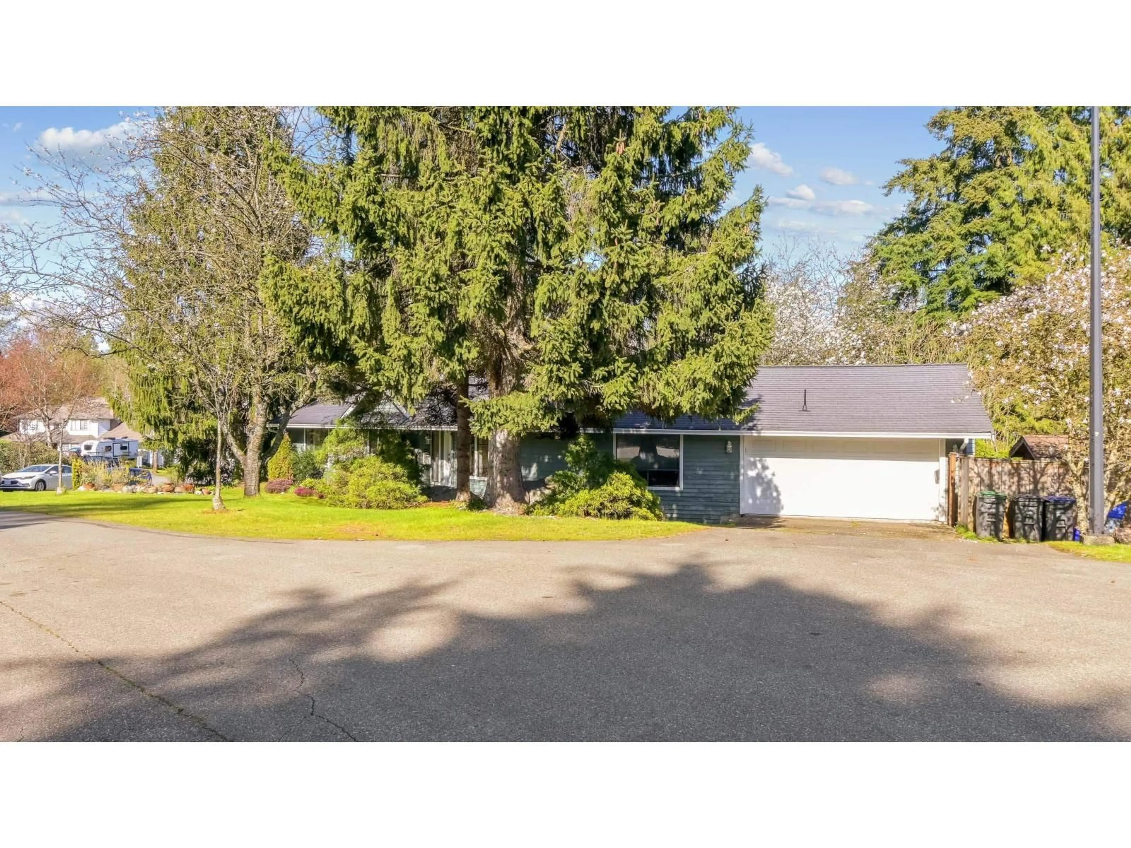 A pic from outside/outdoor area/front of a property/back of a property/a pic from drone, street for 15342 KILLARNEY COURT, Surrey British Columbia V3S6P9