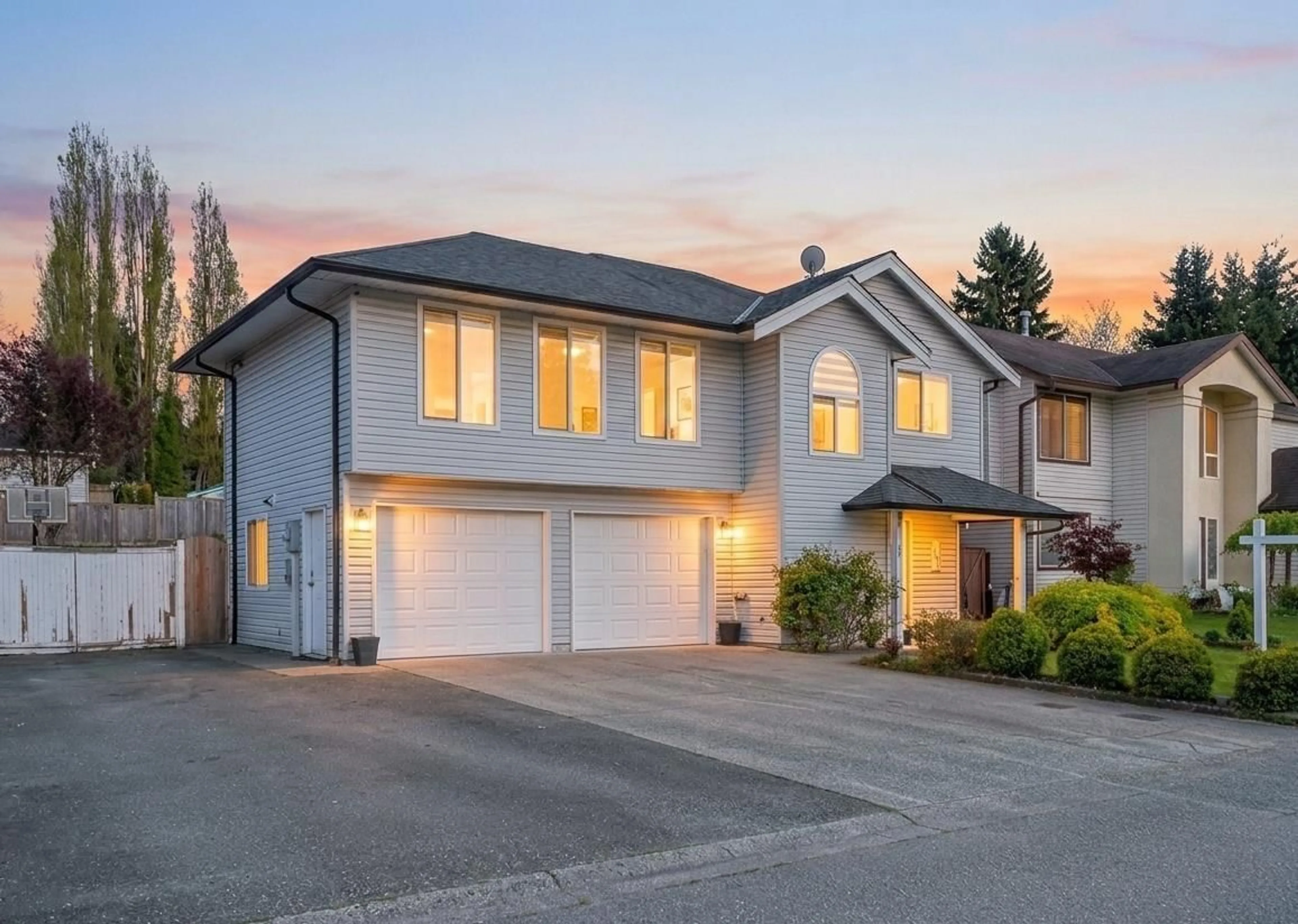 Home with vinyl exterior material, street for 2706 MITCHELL STREET, Abbotsford British Columbia V2T5G4