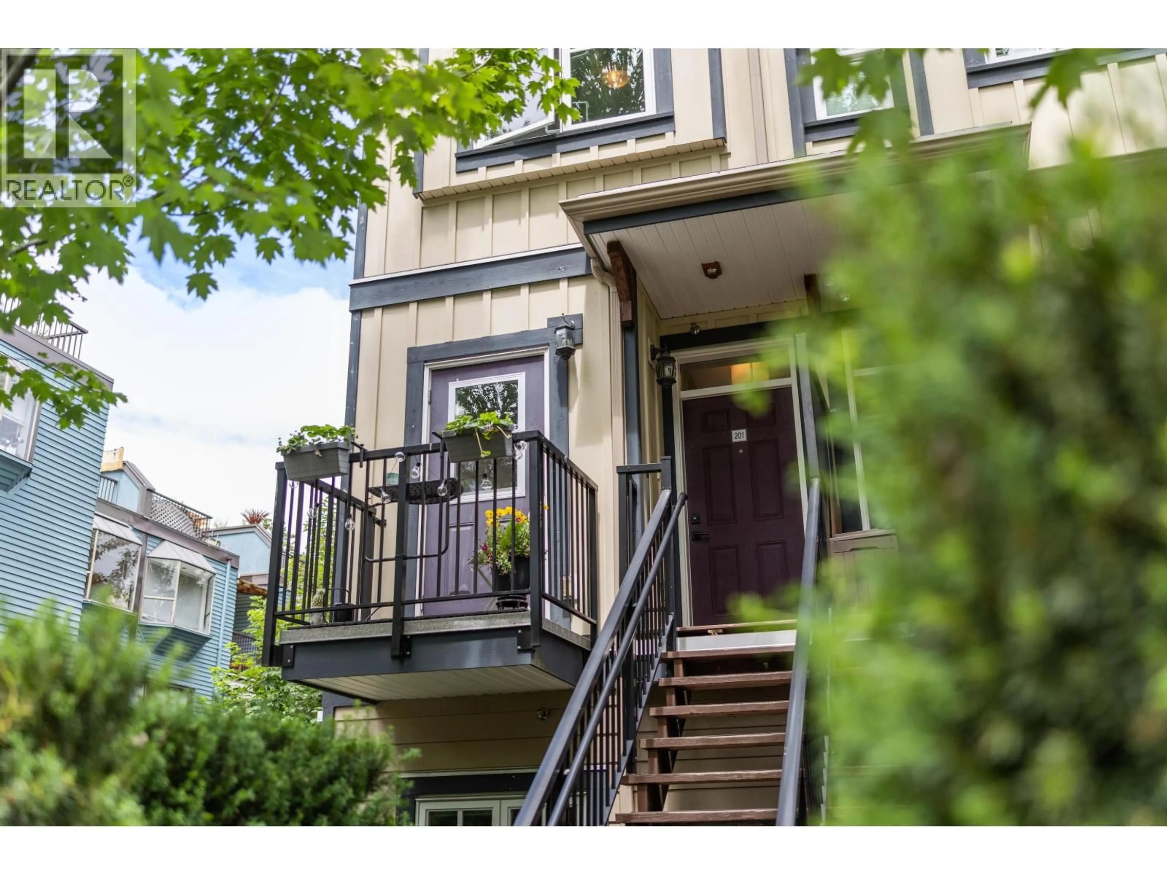 Unknown for 201 - 2263 TRIUMPH STREET, Vancouver British Columbia V5L1L2