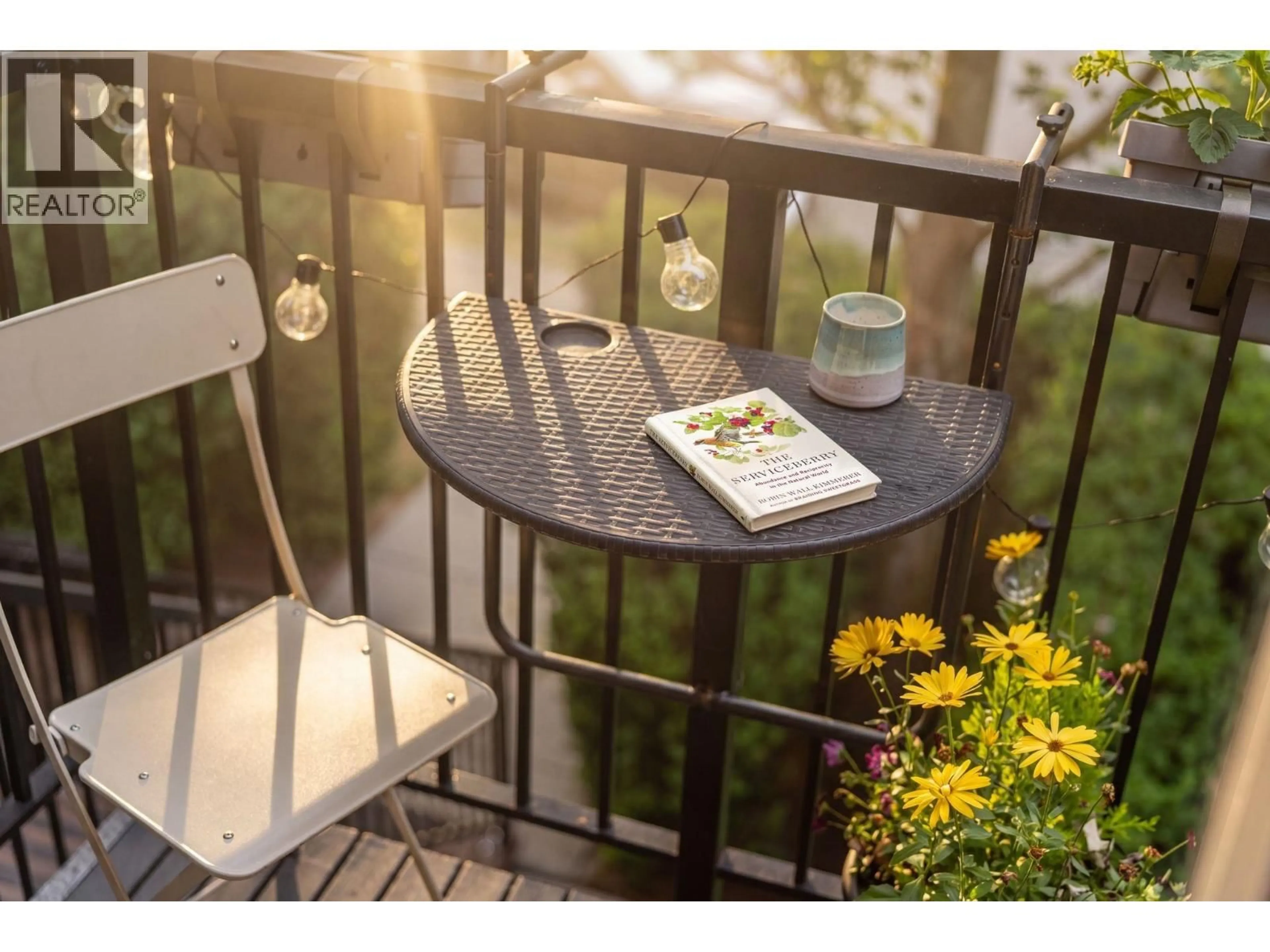 Balcony in the apartment, unknown for 201 - 2263 TRIUMPH STREET, Vancouver British Columbia V5L1L2