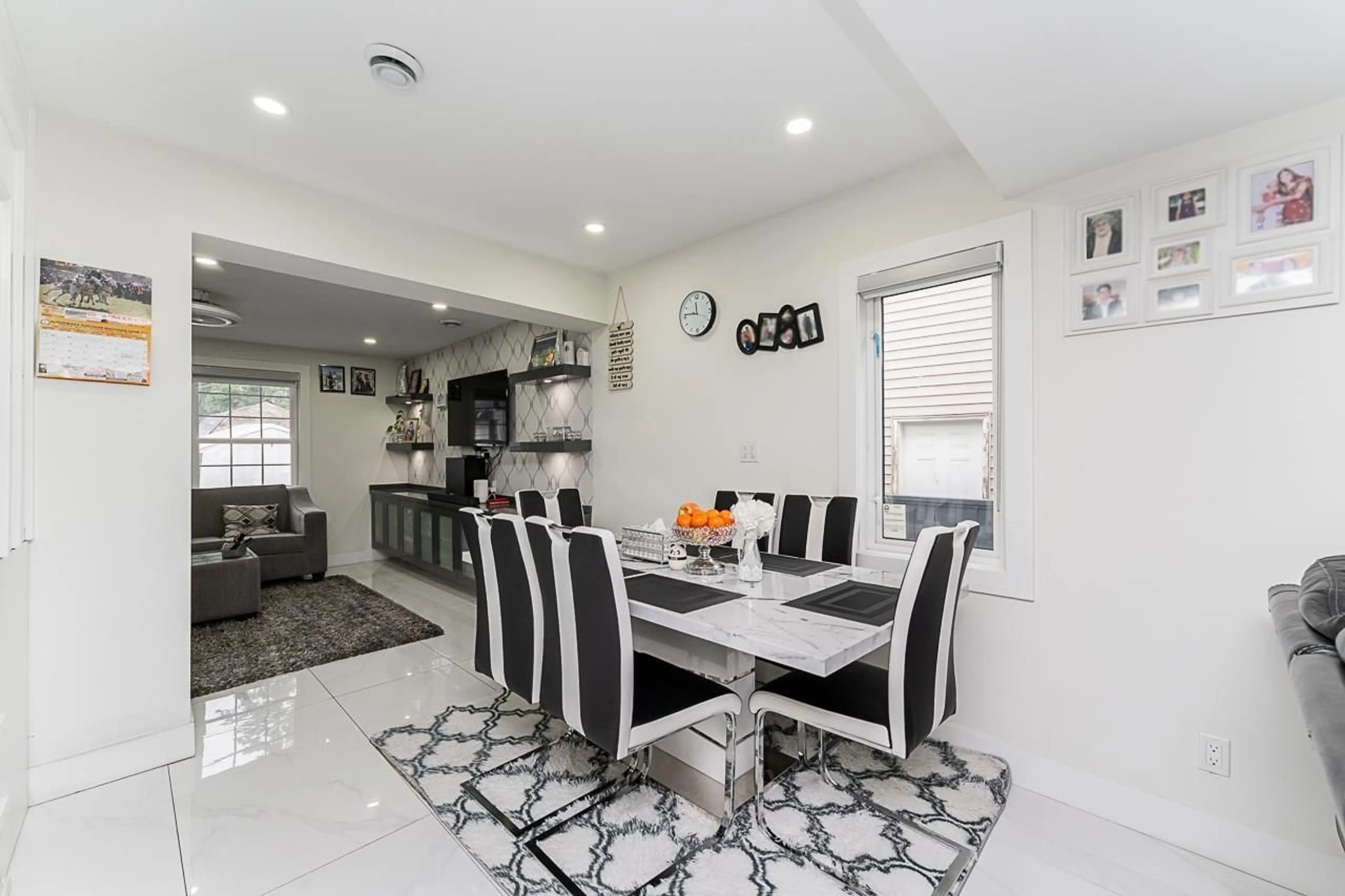 Dining room, ceramic/tile floor for 12850 115B AVENUE, Surrey British Columbia V3R2R9