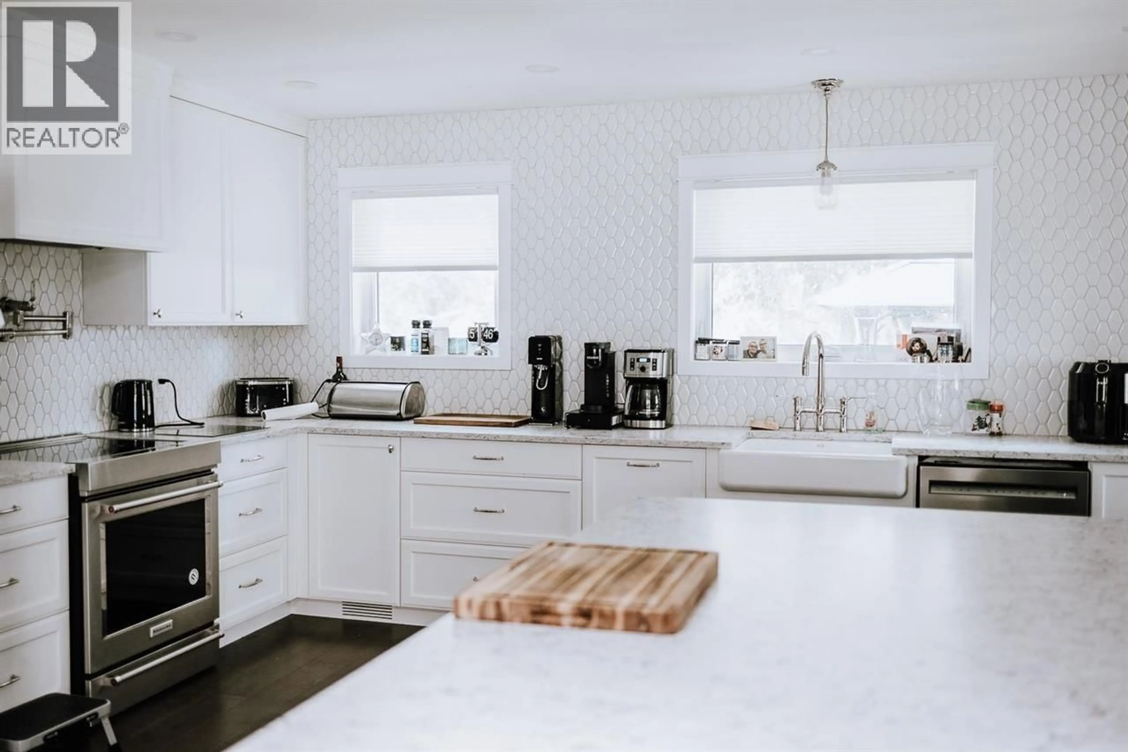 Contemporary kitchen, unknown for 8541 BUNCE ROAD, Prince George British Columbia V2N6J2