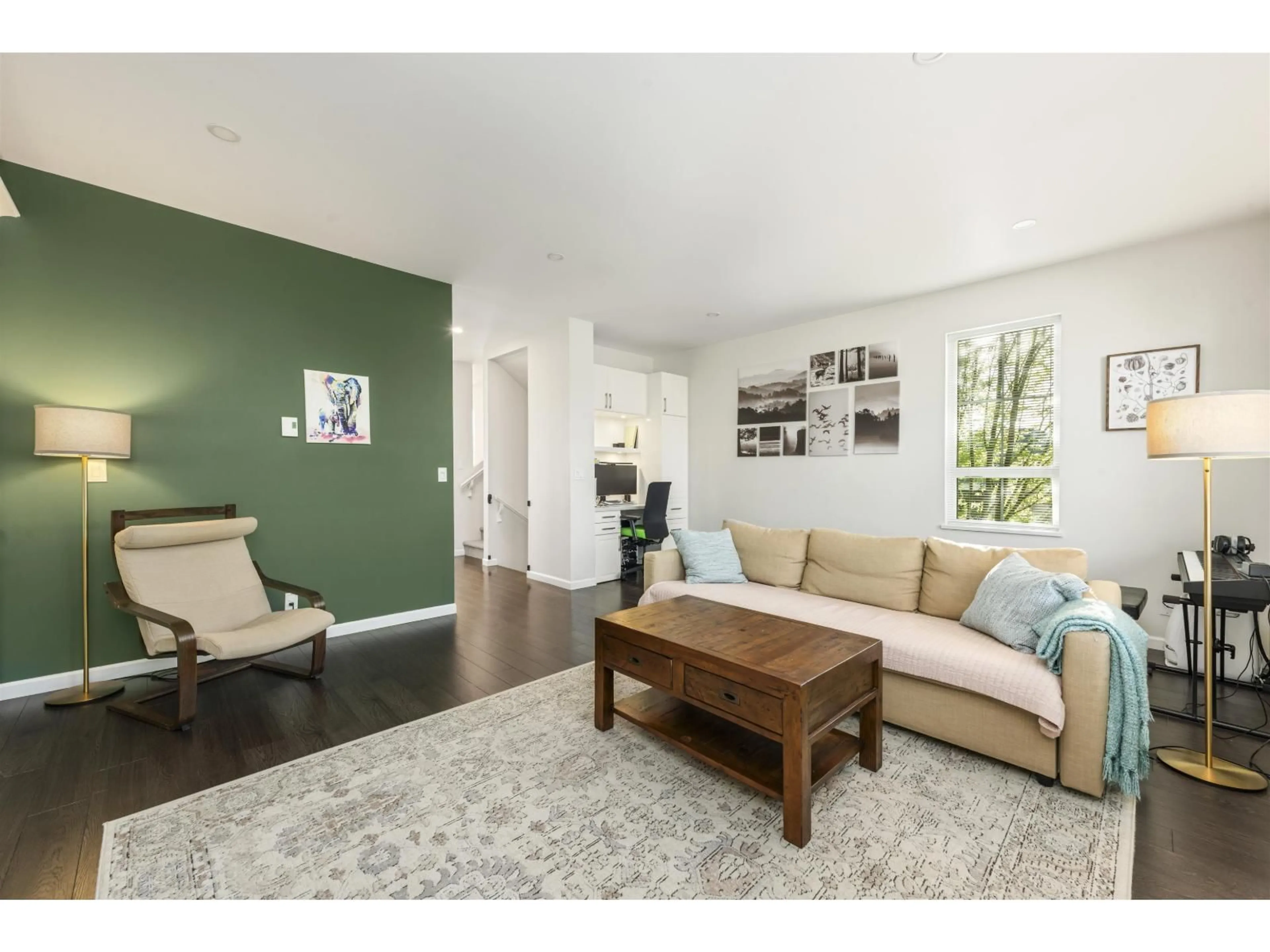 Living room with furniture, wood/laminate floor for 1 - 19505 68A AVENUE, Surrey British Columbia V4N6K3
