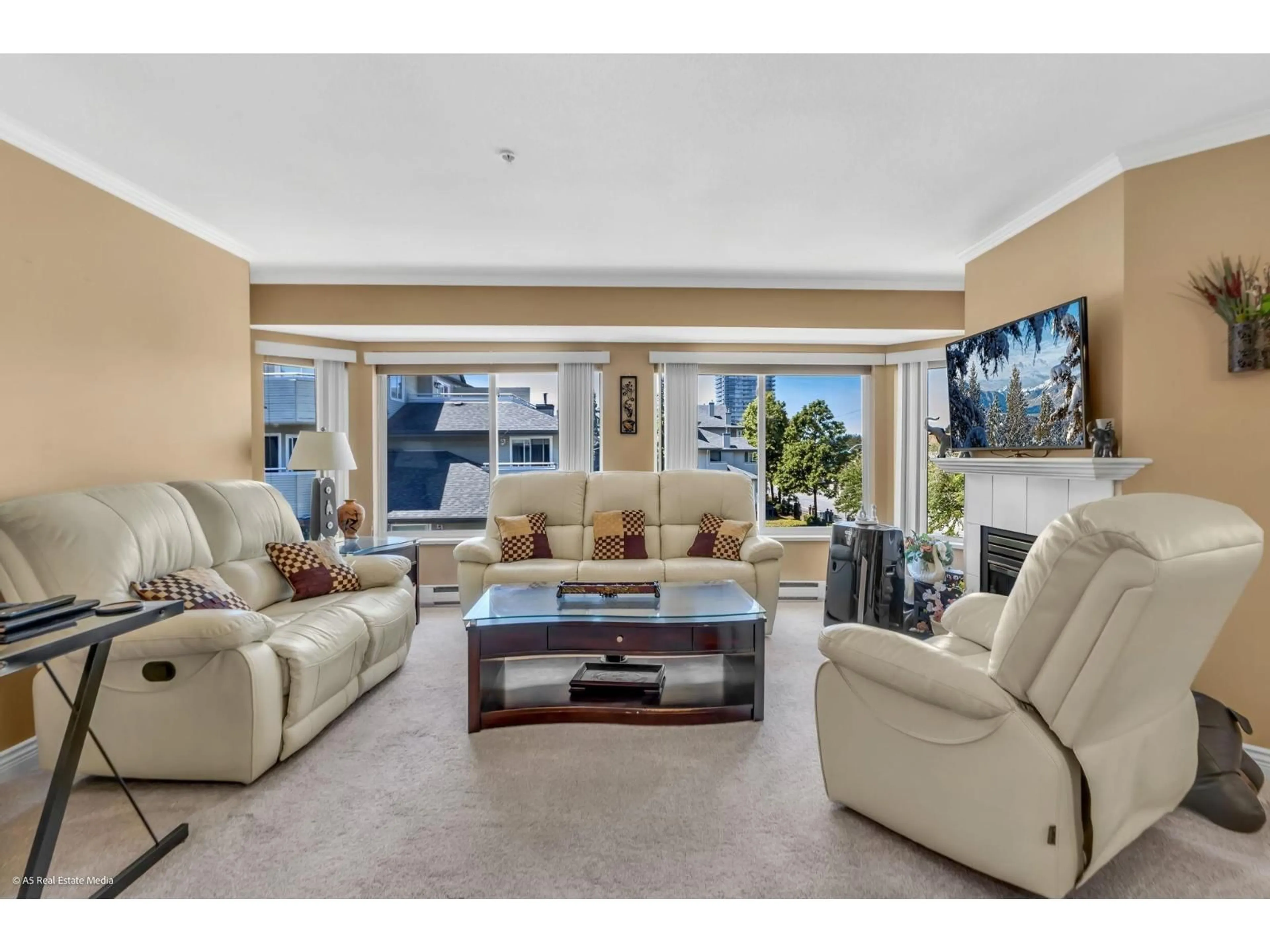 Living room with furniture, unknown for 314 - 12160 80 AVENUE, Surrey British Columbia V3W0V3