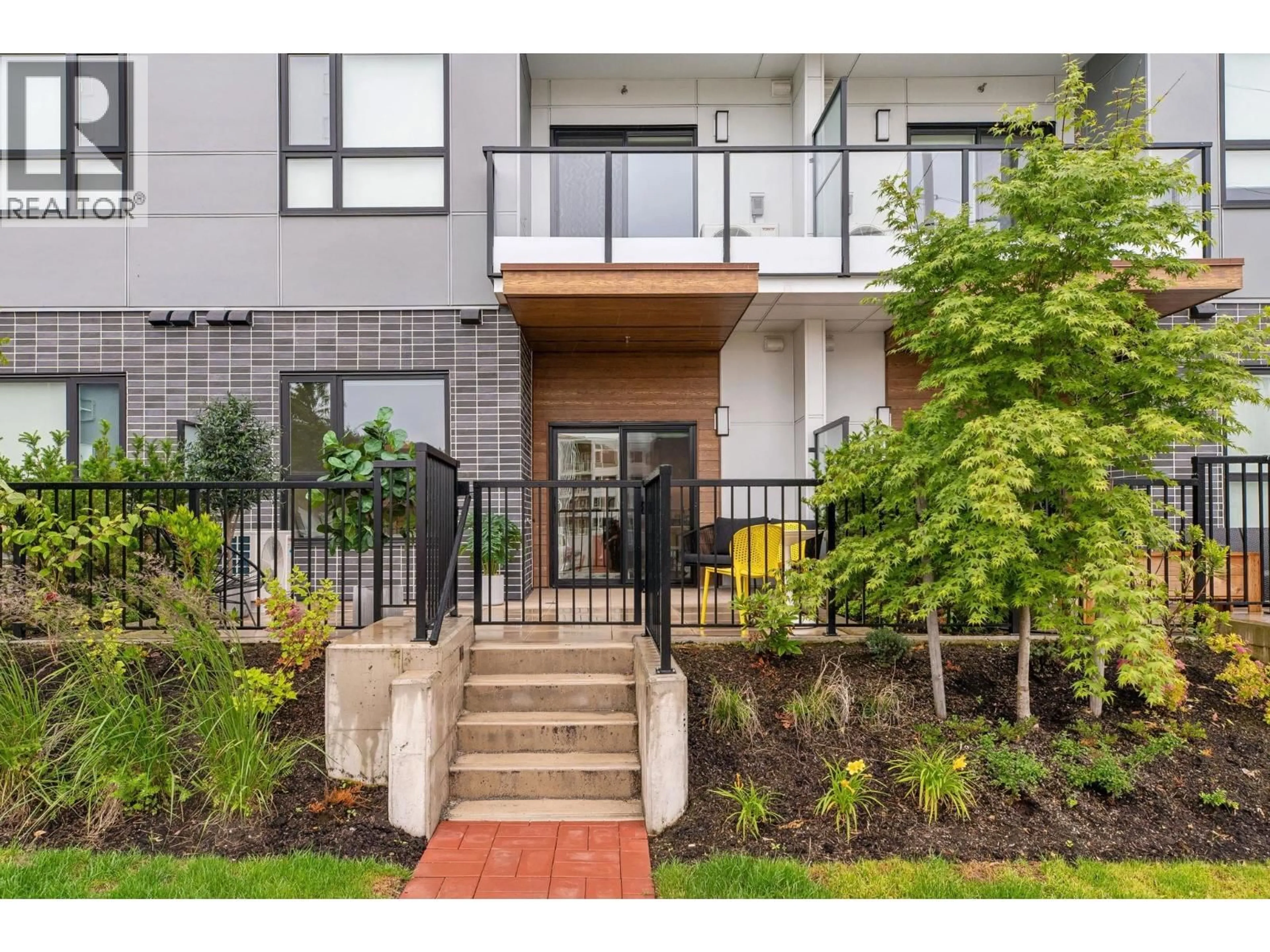 Indoor entryway for 103 - 623 KEMSLEY AVENUE, Coquitlam British Columbia V3J0L8