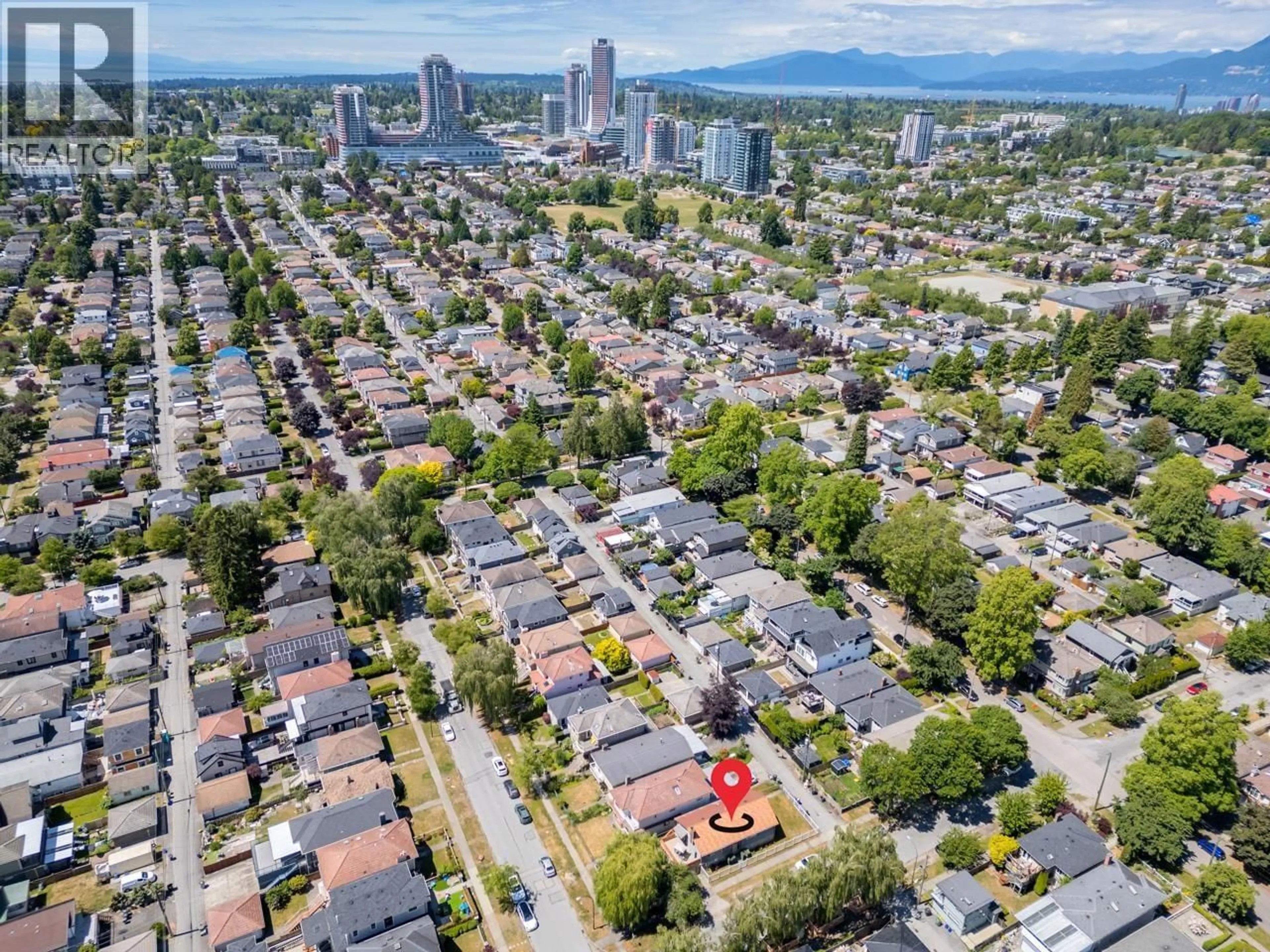A pic from outside/outdoor area/front of a property/back of a property/a pic from drone, city buildings view from balcony for 6175 QUEBEC STREET, Vancouver British Columbia V5W2P6