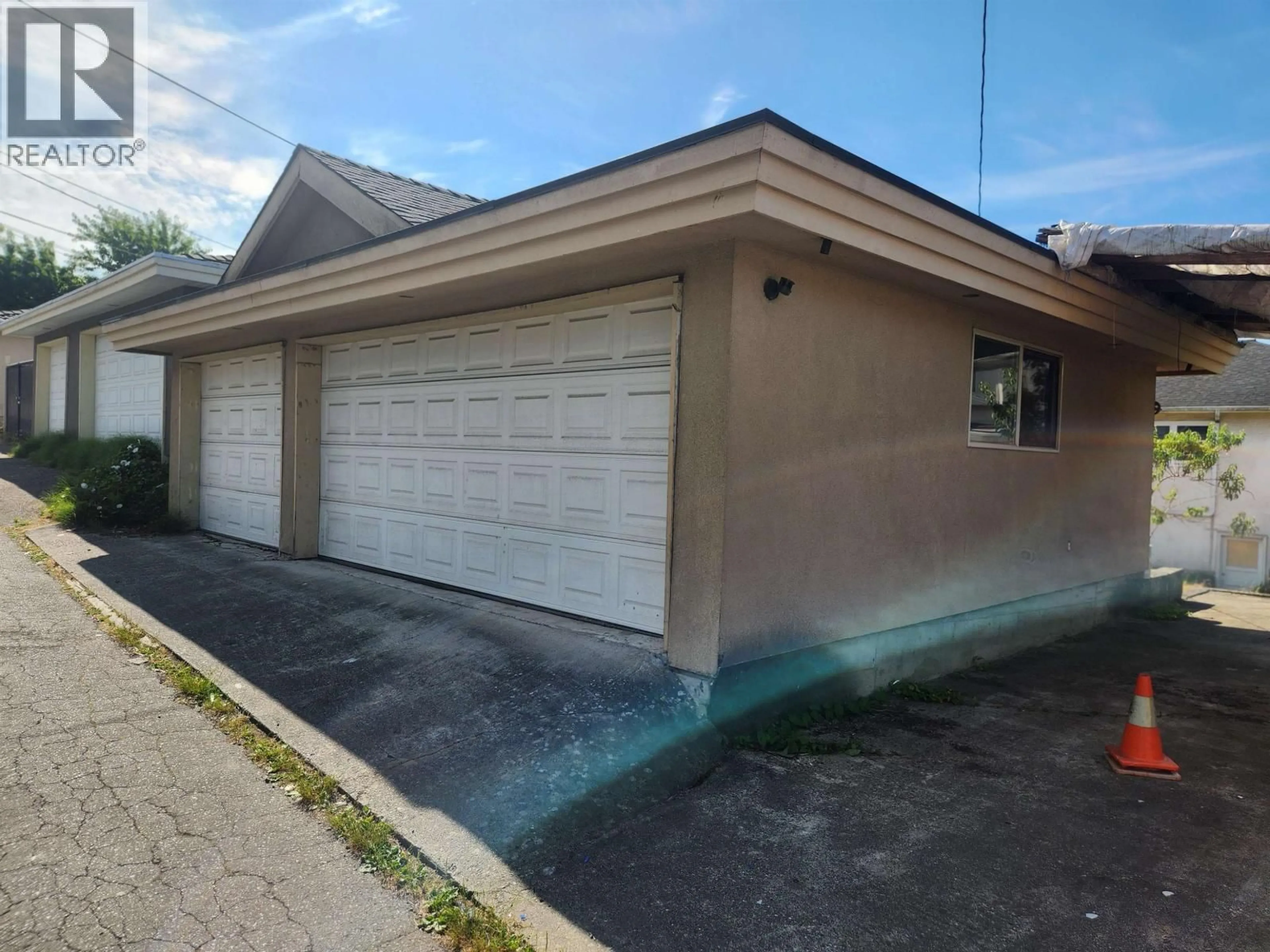 Indoor garage for 429 50TH AVENUE, Vancouver British Columbia V5X1A9