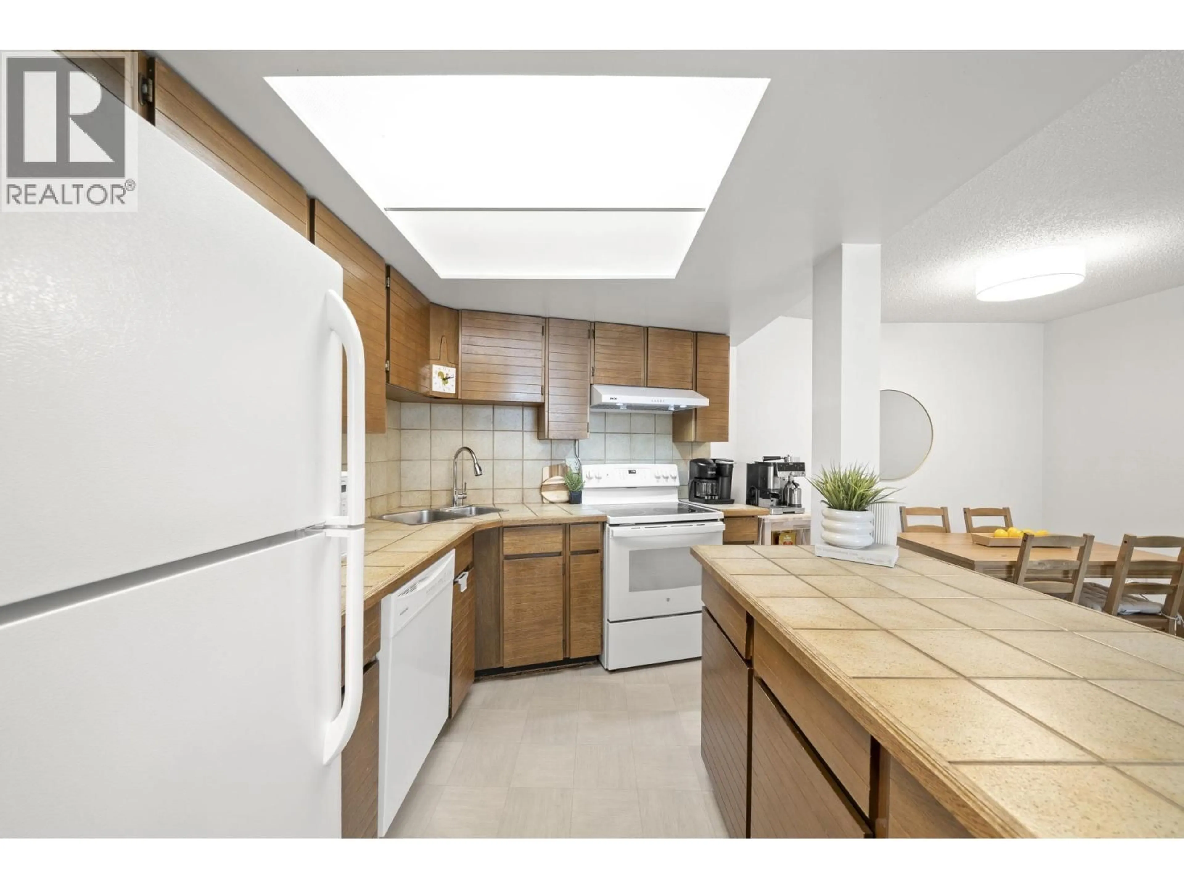 Standard kitchen, unknown for 42 - 11900 228 STREET, Maple Ridge British Columbia V2X6L9
