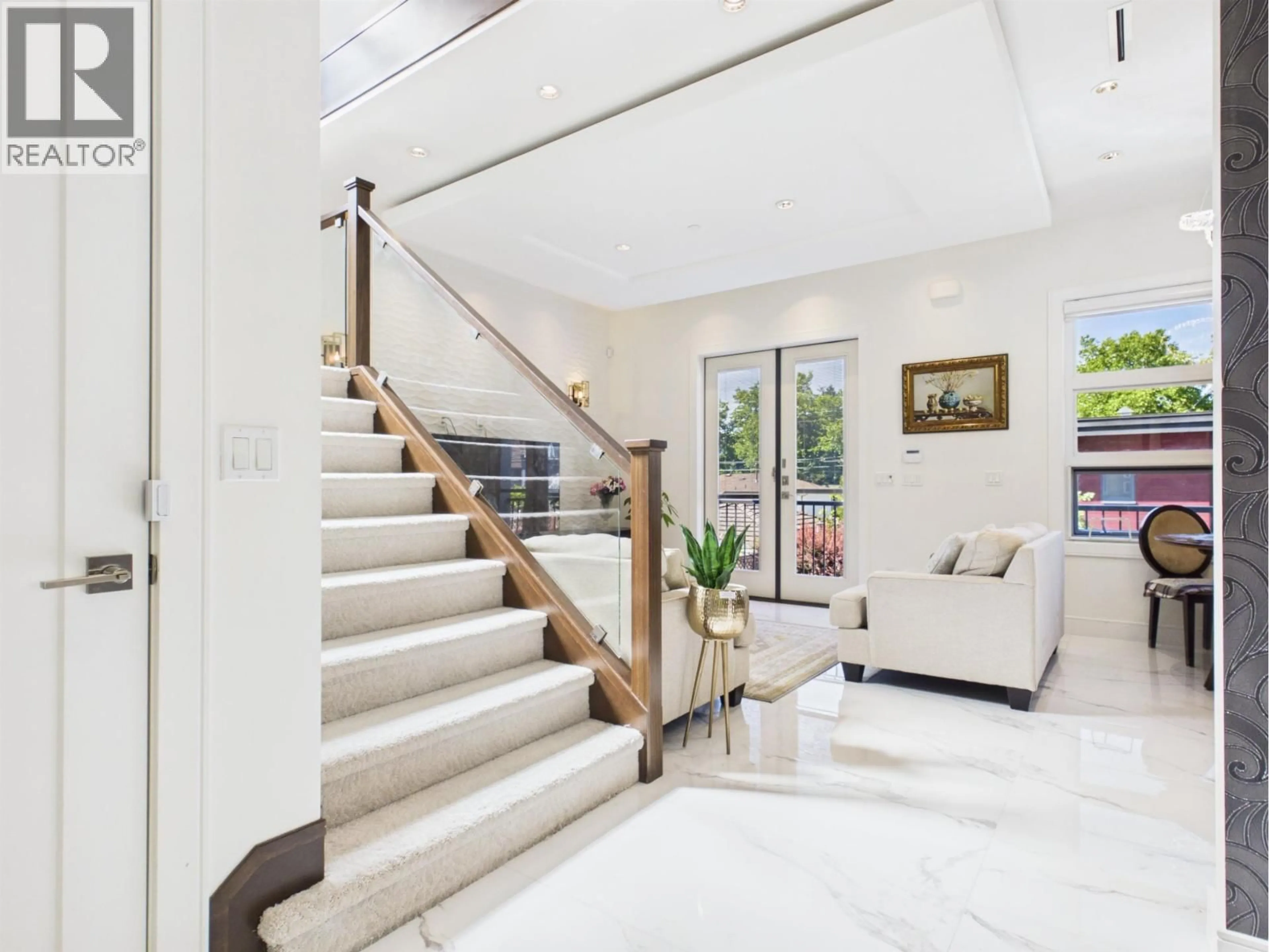 Stairs for 2277 28TH AVENUE, Vancouver British Columbia V5N2Y3