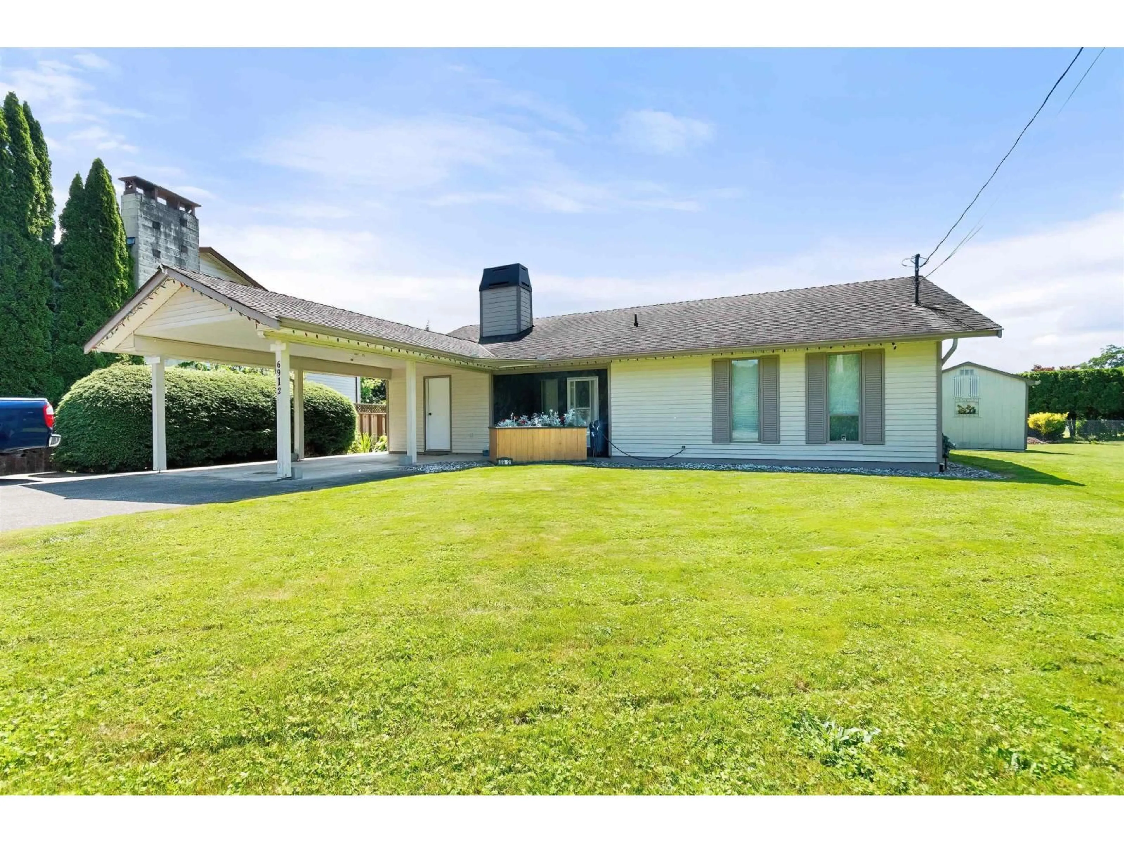 A pic from outside/outdoor area/front of a property/back of a property/a pic from drone, unknown for 6912 FRASER DRIVE, Agassiz British Columbia V0M1A3