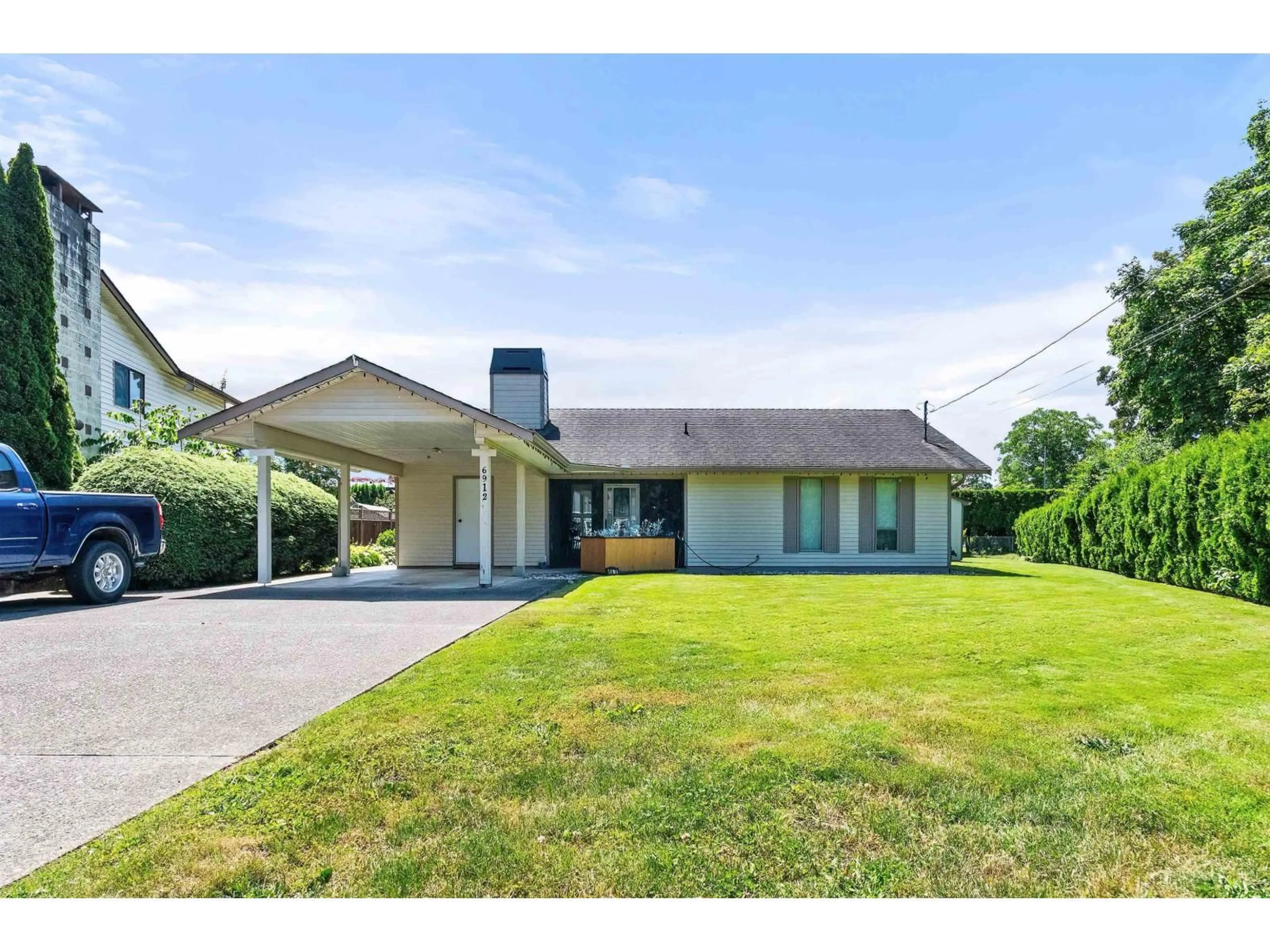 A pic from outside/outdoor area/front of a property/back of a property/a pic from drone, street for 6912 FRASER DRIVE, Agassiz British Columbia V0M1A3