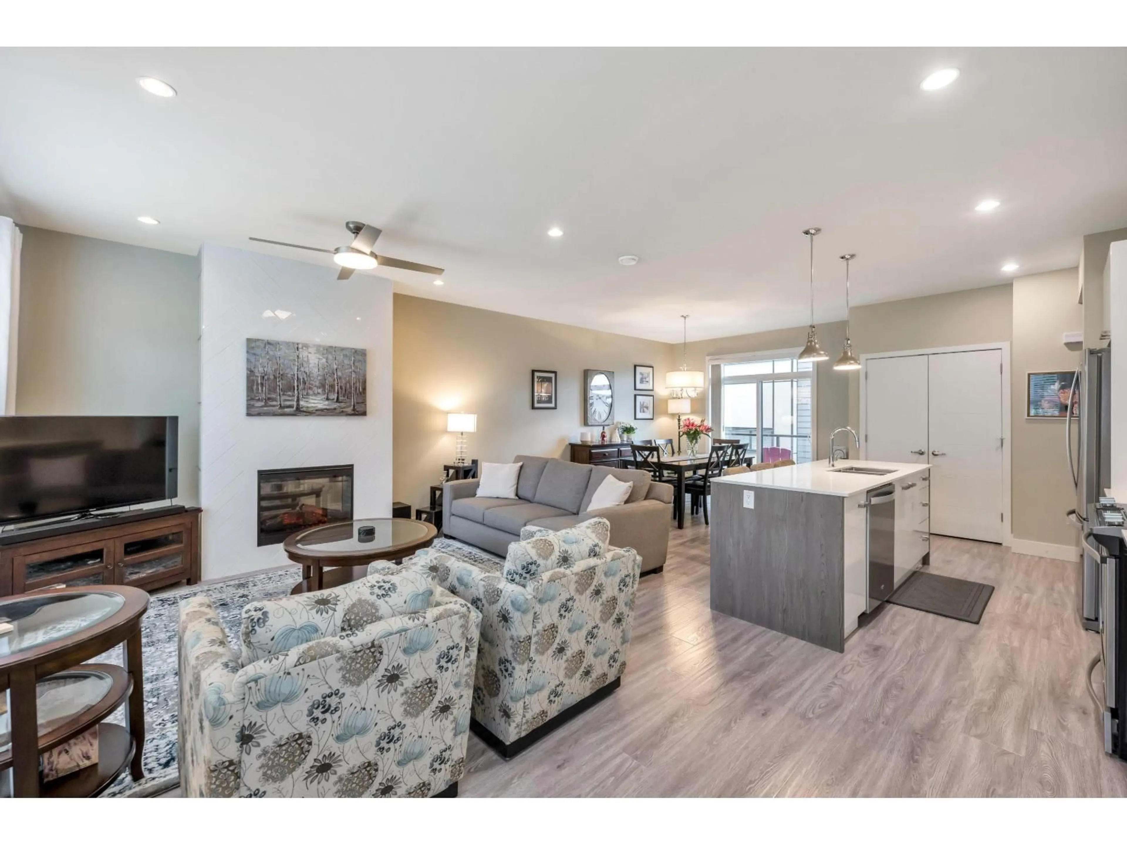 Open concept kitchen, unknown for 31 - 1938 PARRALLEL ROAD NORTH, Abbotsford British Columbia V3G0H1