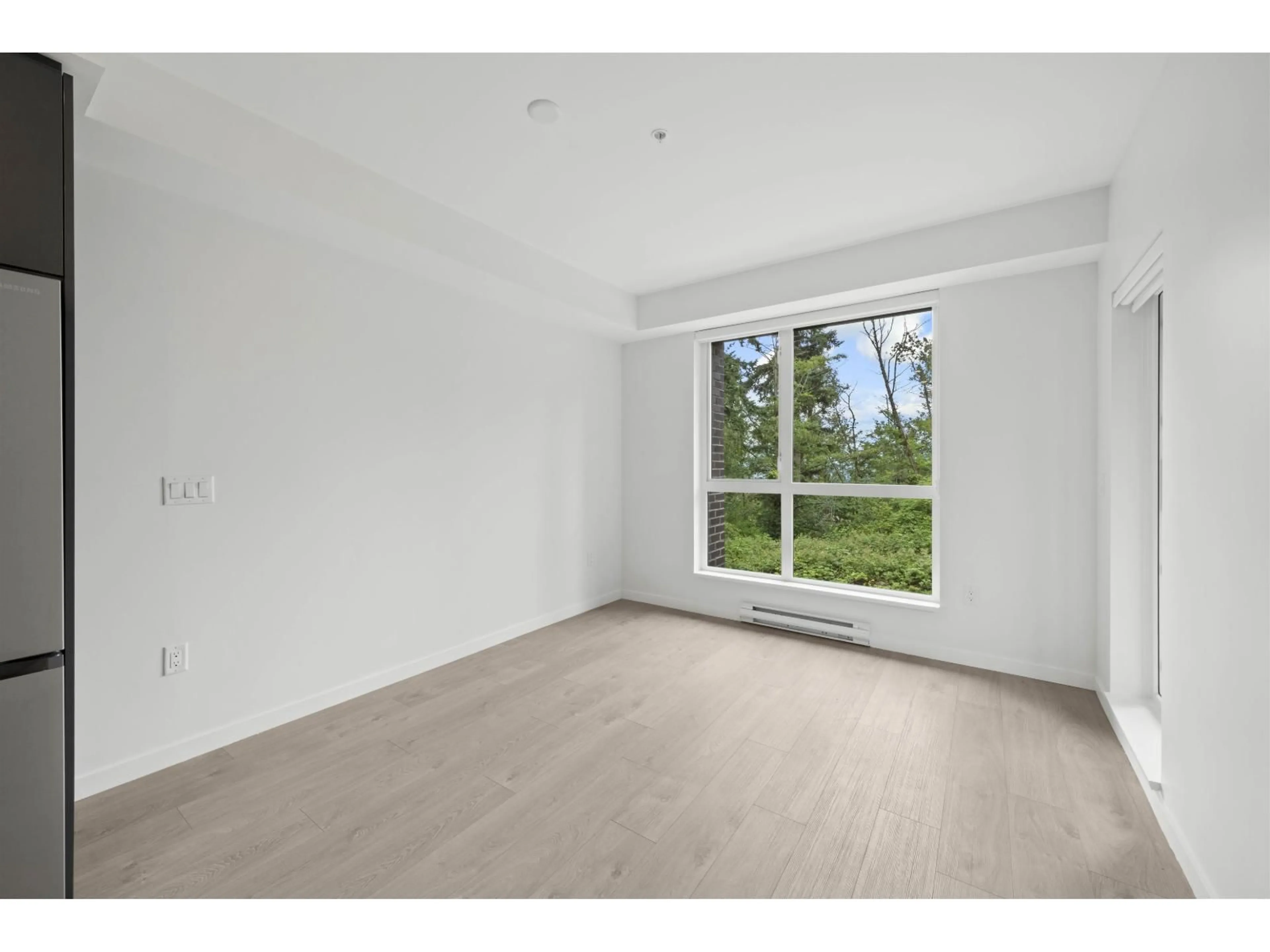 A pic of a room for 206 - 6585 195A STREET, Surrey British Columbia V4N6Y9