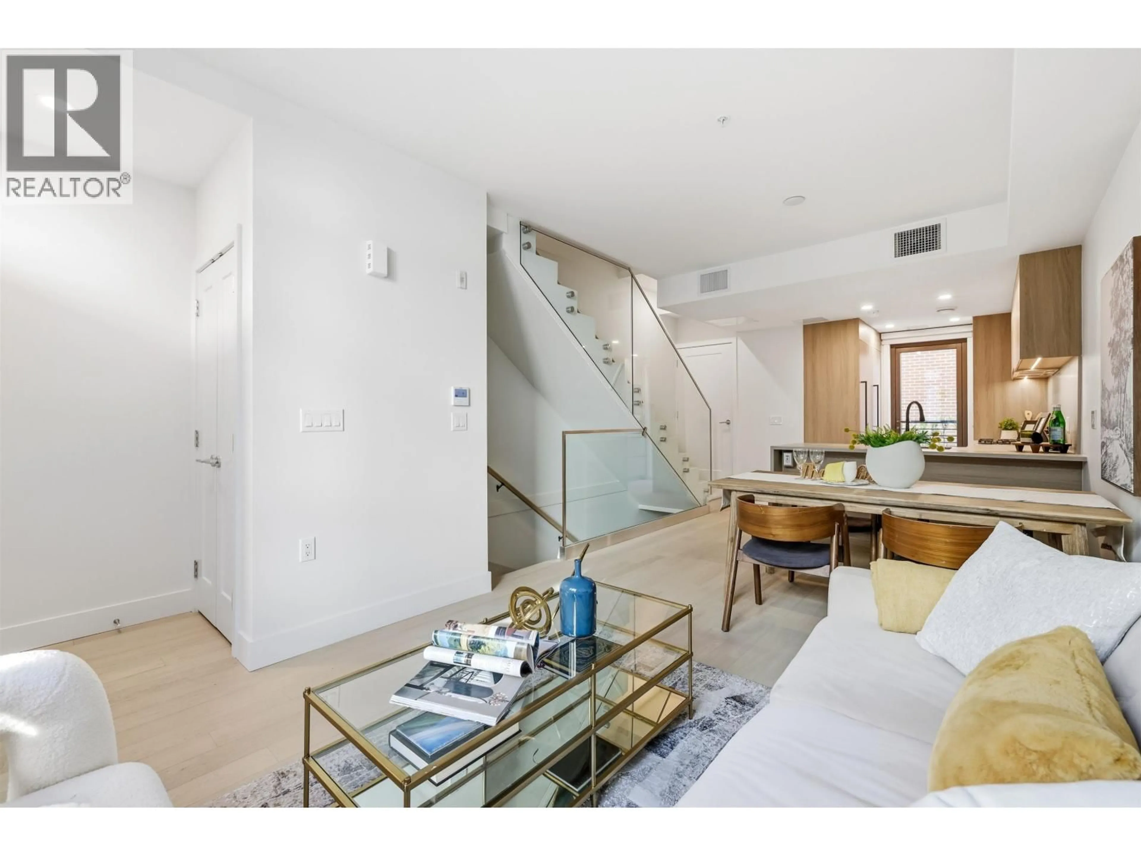 Unknown for 6310 OAK STREET, Vancouver British Columbia V6M2W4