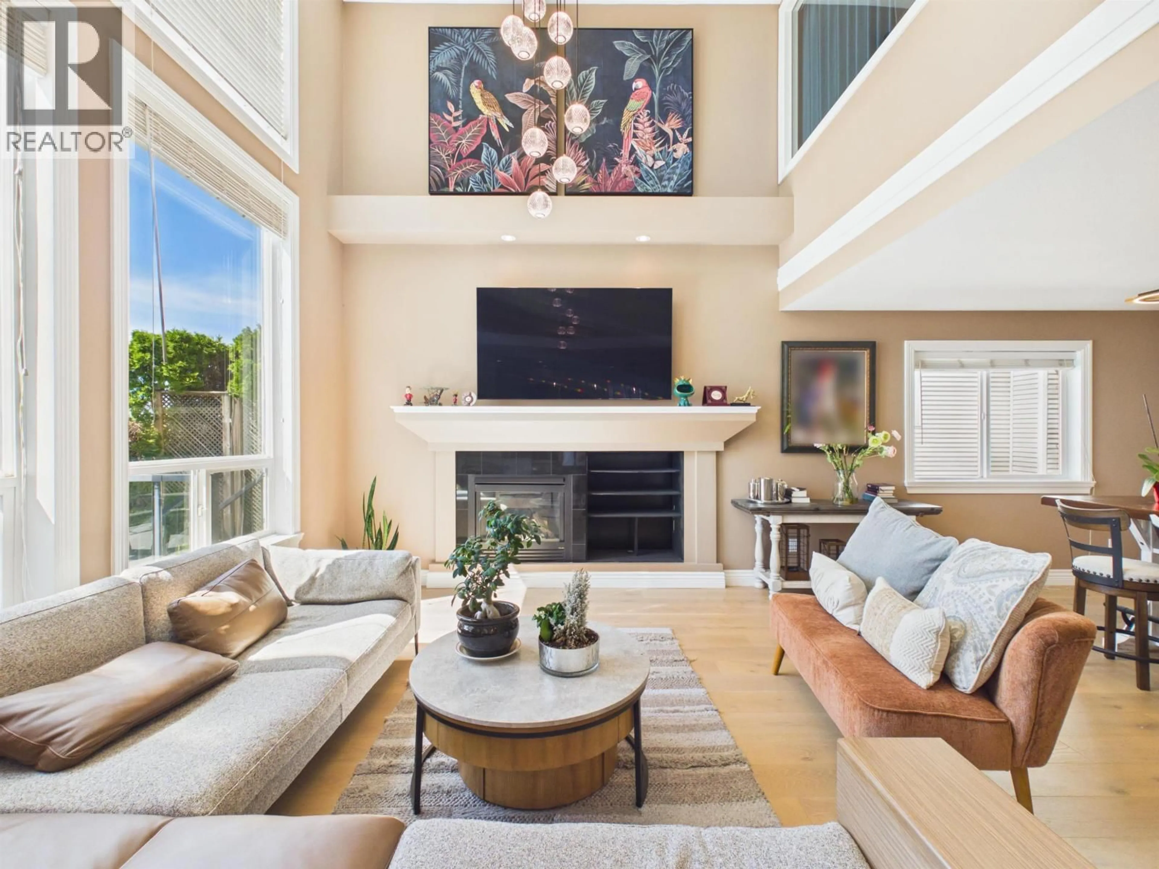 Living room with furniture, unknown for 3032 MAPLEWOOD COURT, Coquitlam British Columbia V3E3P3