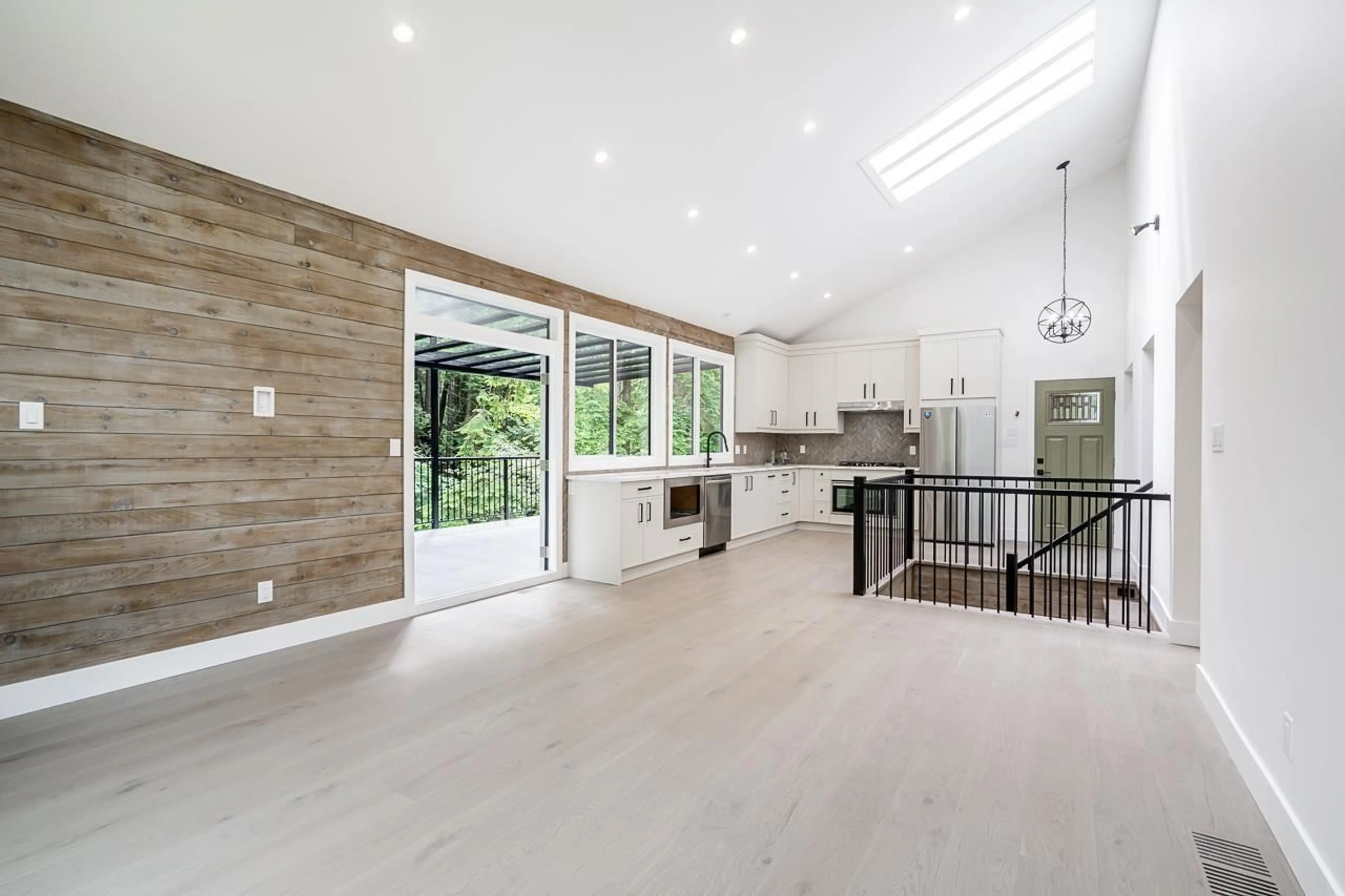 Open concept kitchen, ceramic/tile floor for 30613 KEYSTONE AVENUE, Mission British Columbia V4S1G5