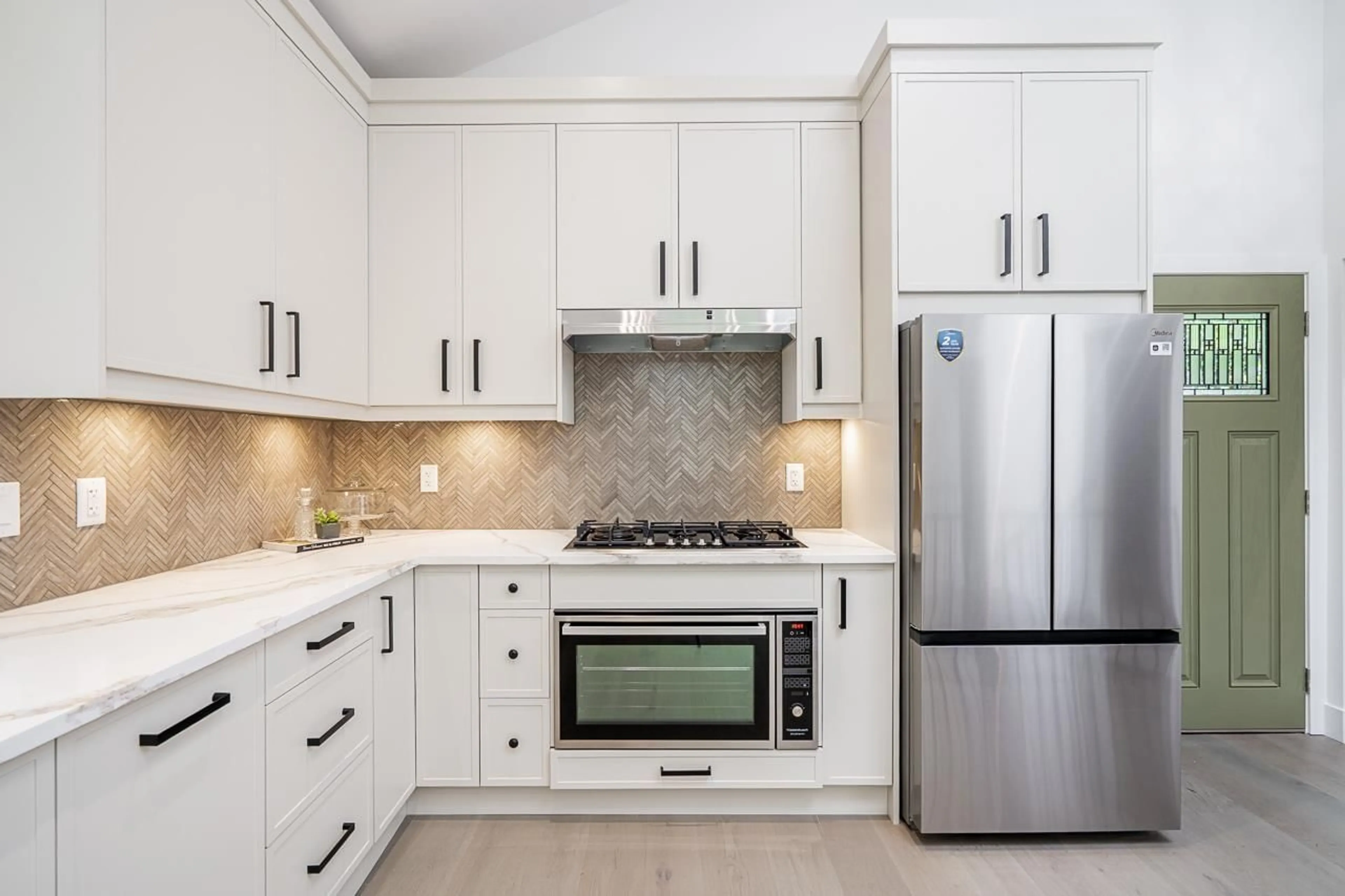 Contemporary kitchen, ceramic/tile floor for 30613 KEYSTONE AVENUE, Mission British Columbia V4S1G5