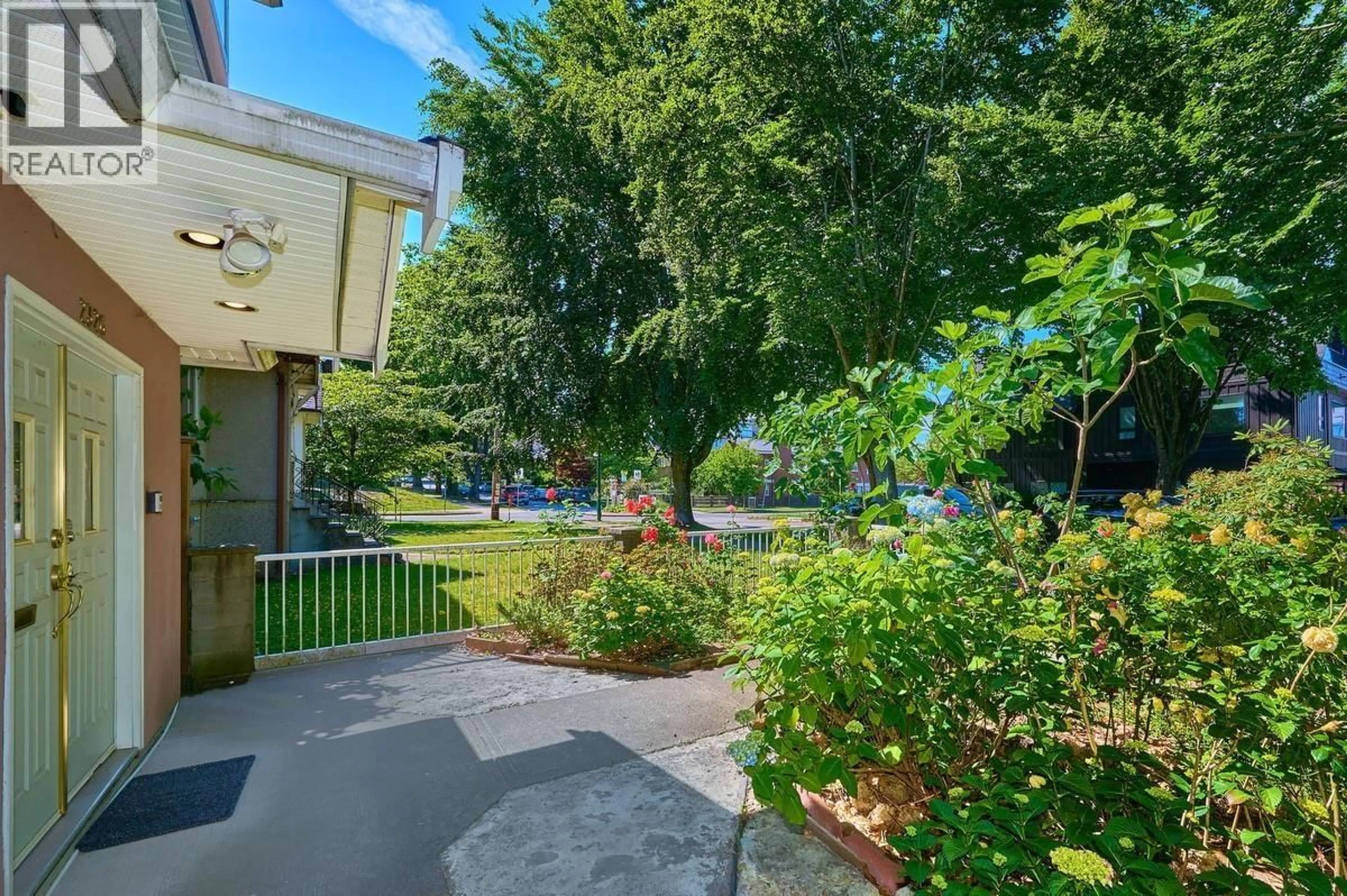 Patio, street for 2326 CHARLES STREET, Vancouver British Columbia V5L2V5