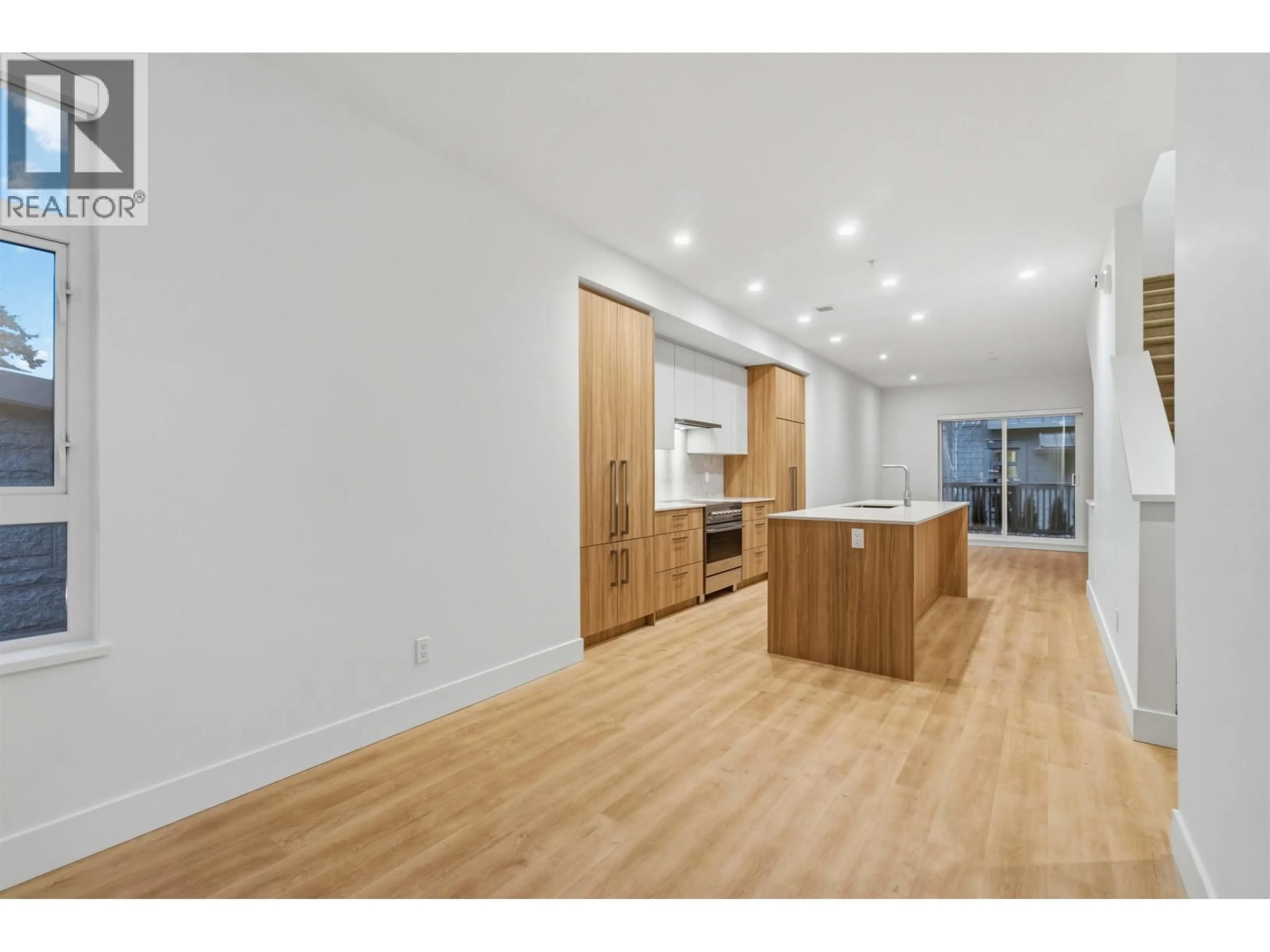 Unknown for 107 - 2320 EMERY COURT, North Vancouver British Columbia V7J0G3
