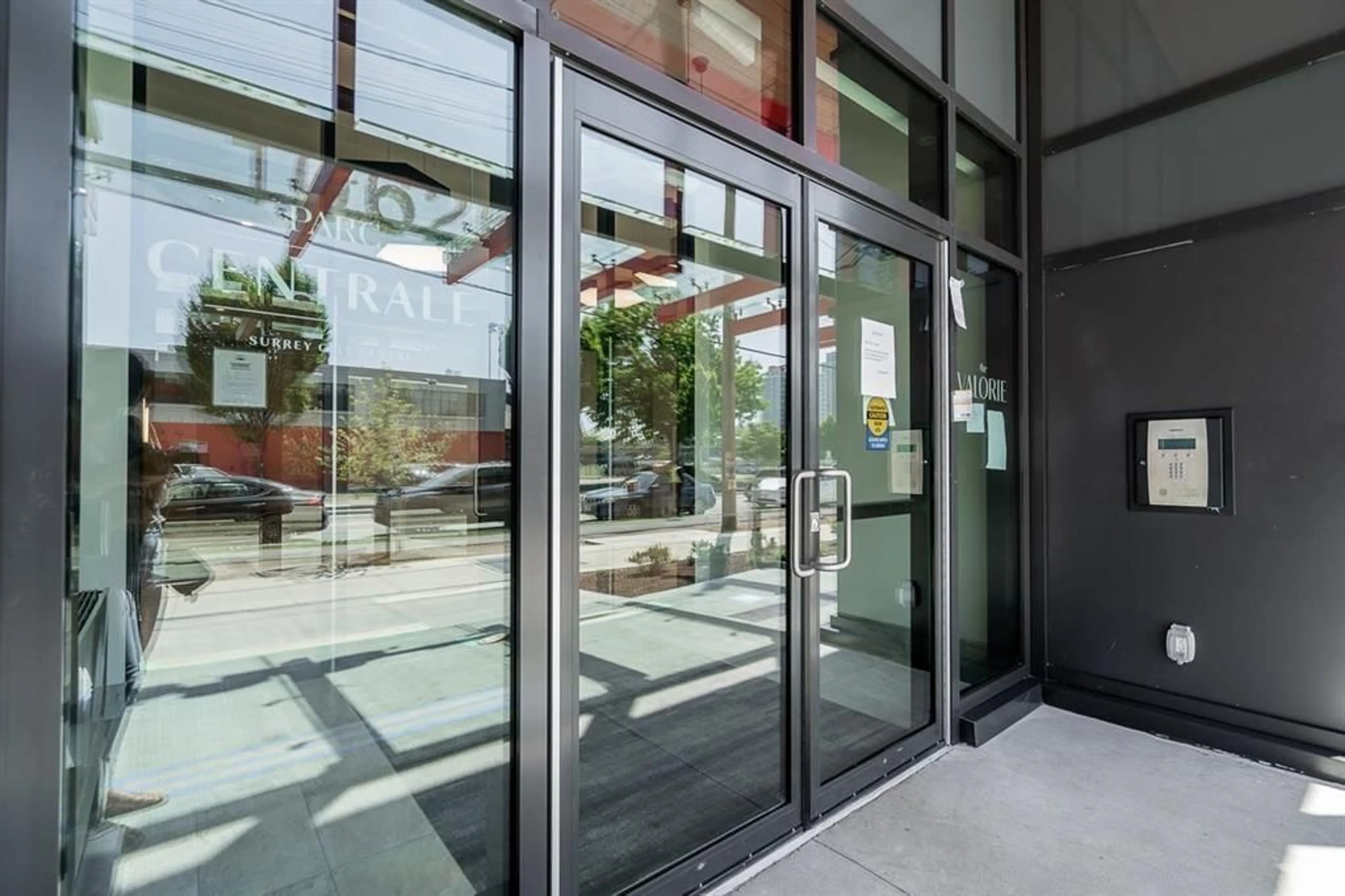 Indoor foyer for 2003 - 10626 CITY PARKWAY, Surrey British Columbia V3T4C7