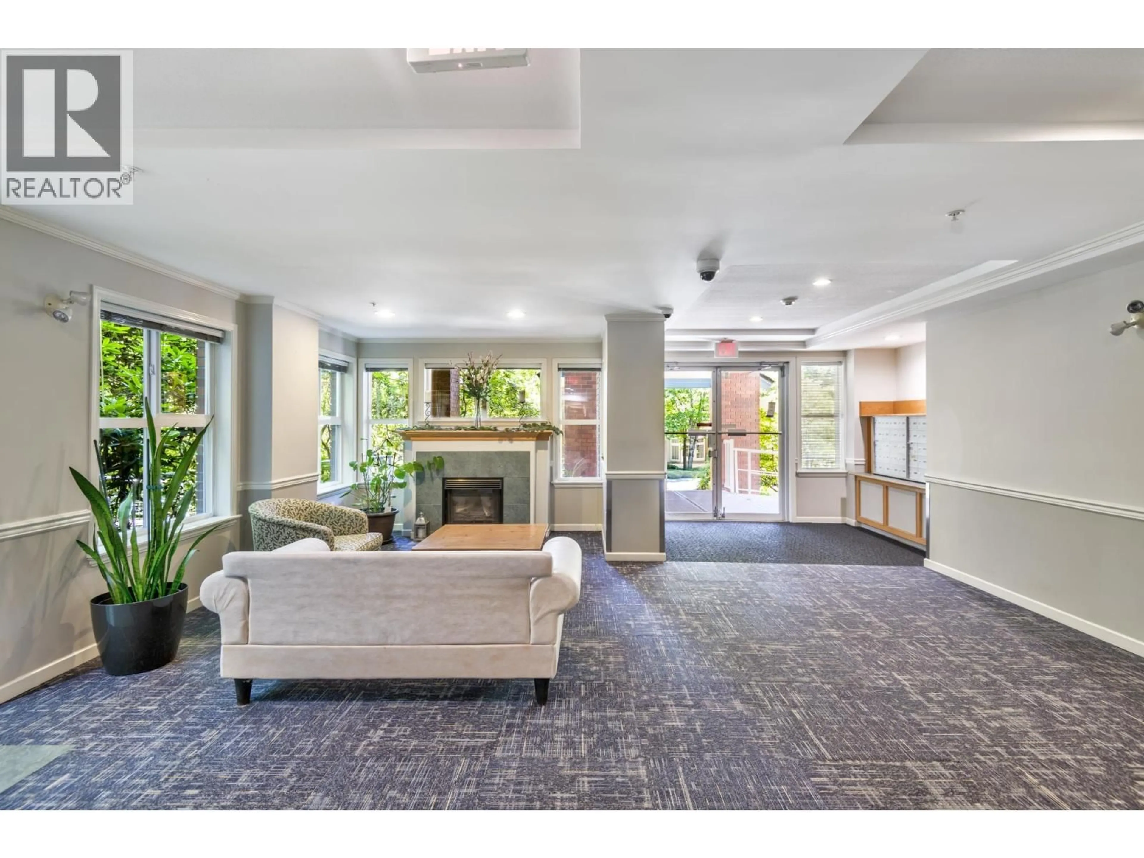 Indoor foyer for 307 - 5281 OAKMOUNT CRESCENT, Burnaby British Columbia V5H4S7