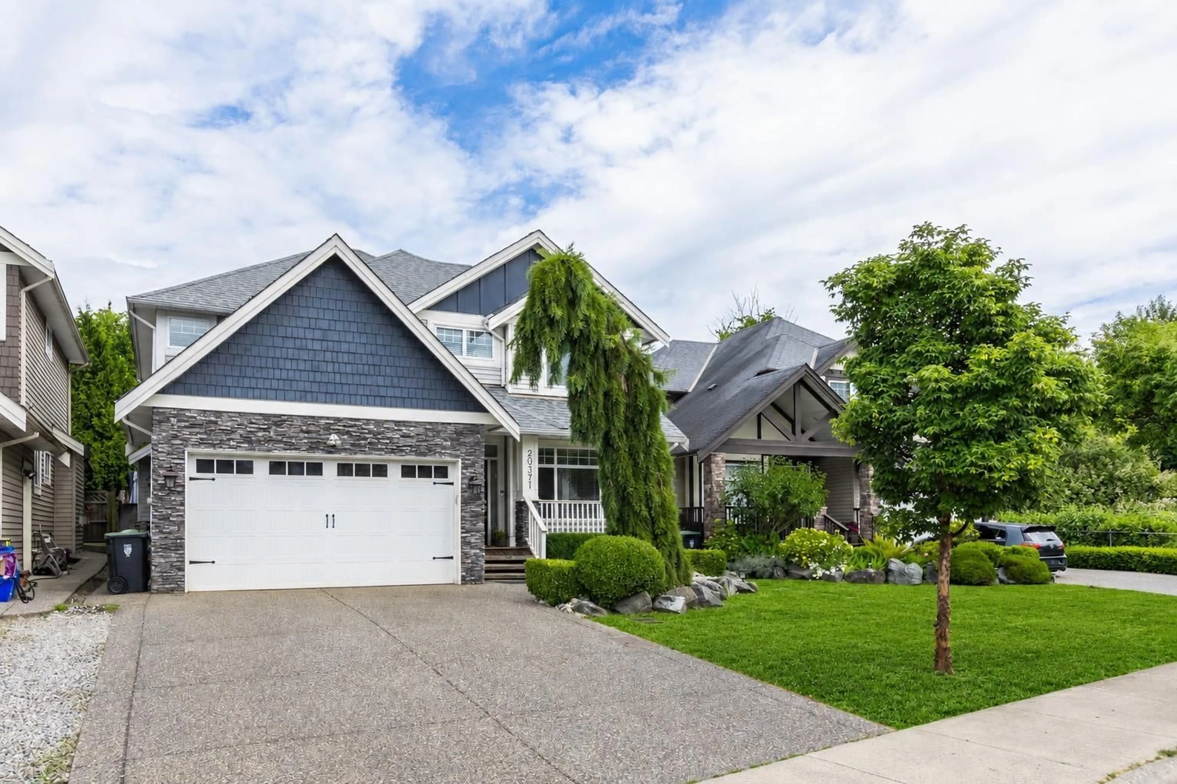 Home with vinyl exterior material, street for 20371 98A AVENUE, Langley British Columbia V1M0A6