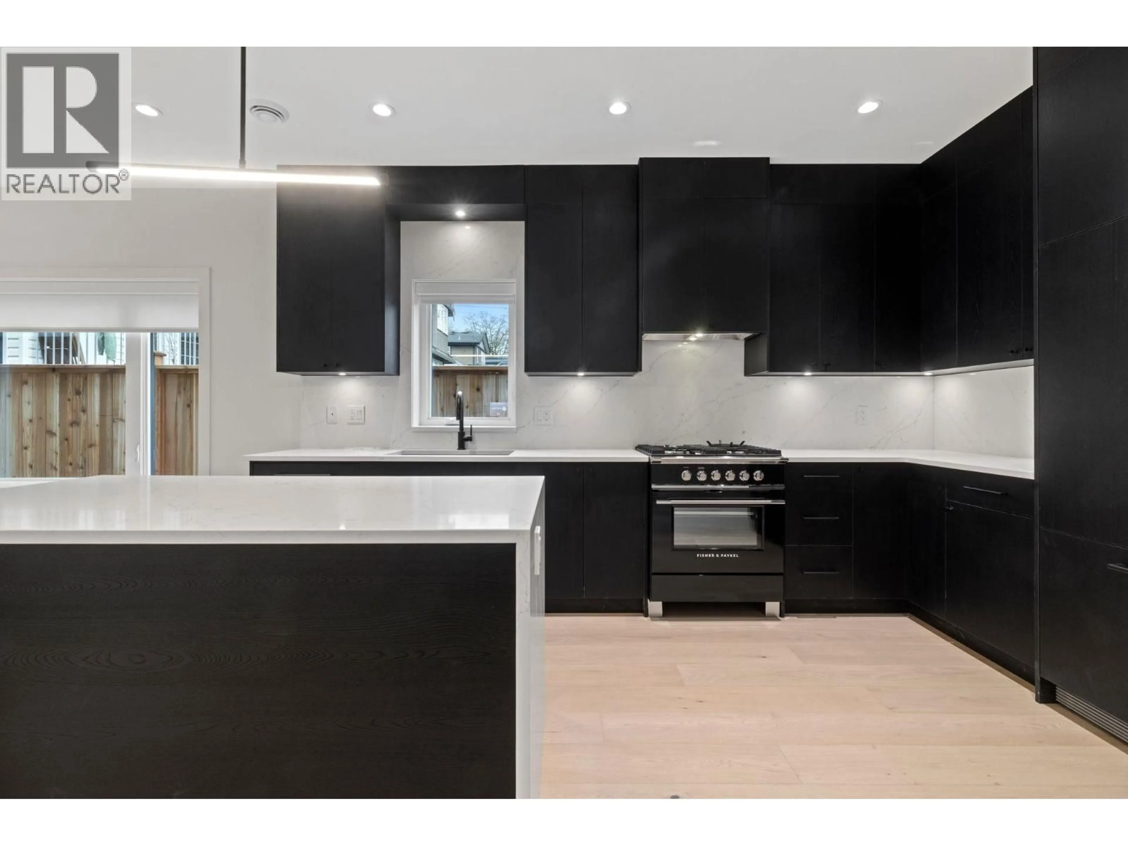 Unknown for 1 - 2539 GRANT AVENUE, Vancouver British Columbia V5K3G6