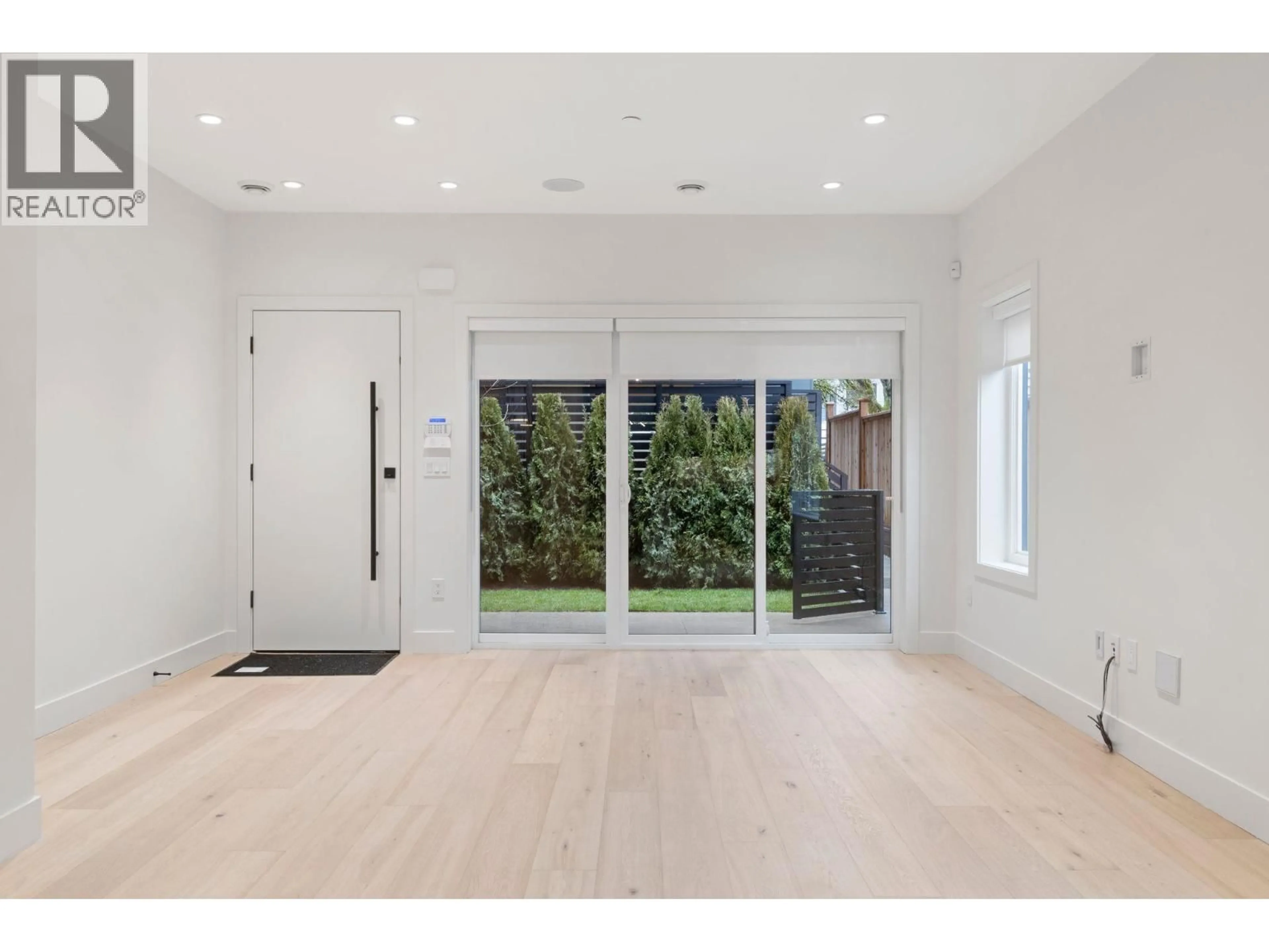 Indoor entryway for 1 - 2539 GRANT AVENUE, Vancouver British Columbia V5K3G6