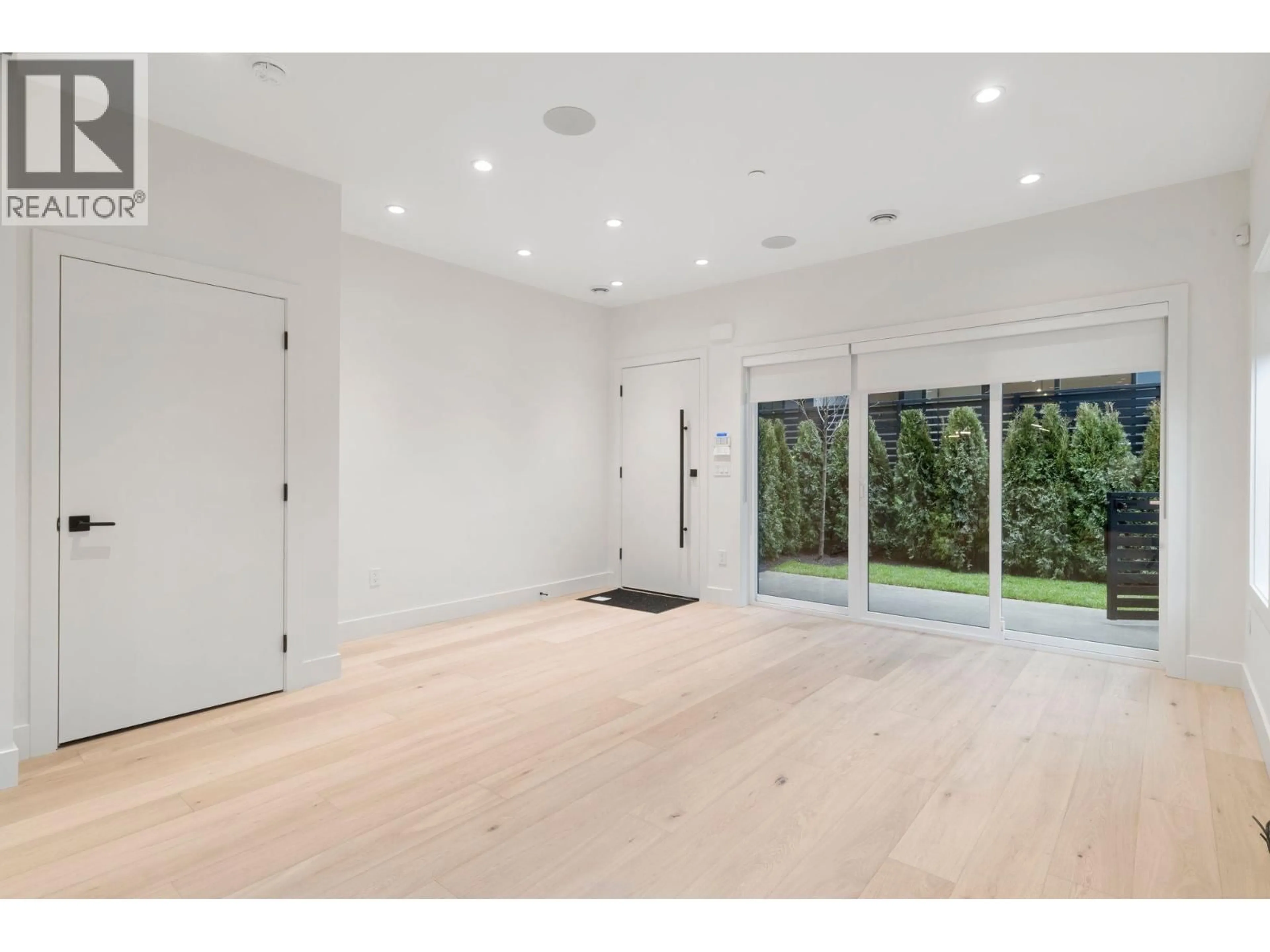 Unknown for 1 - 2539 GRANT AVENUE, Vancouver British Columbia V5K3G6
