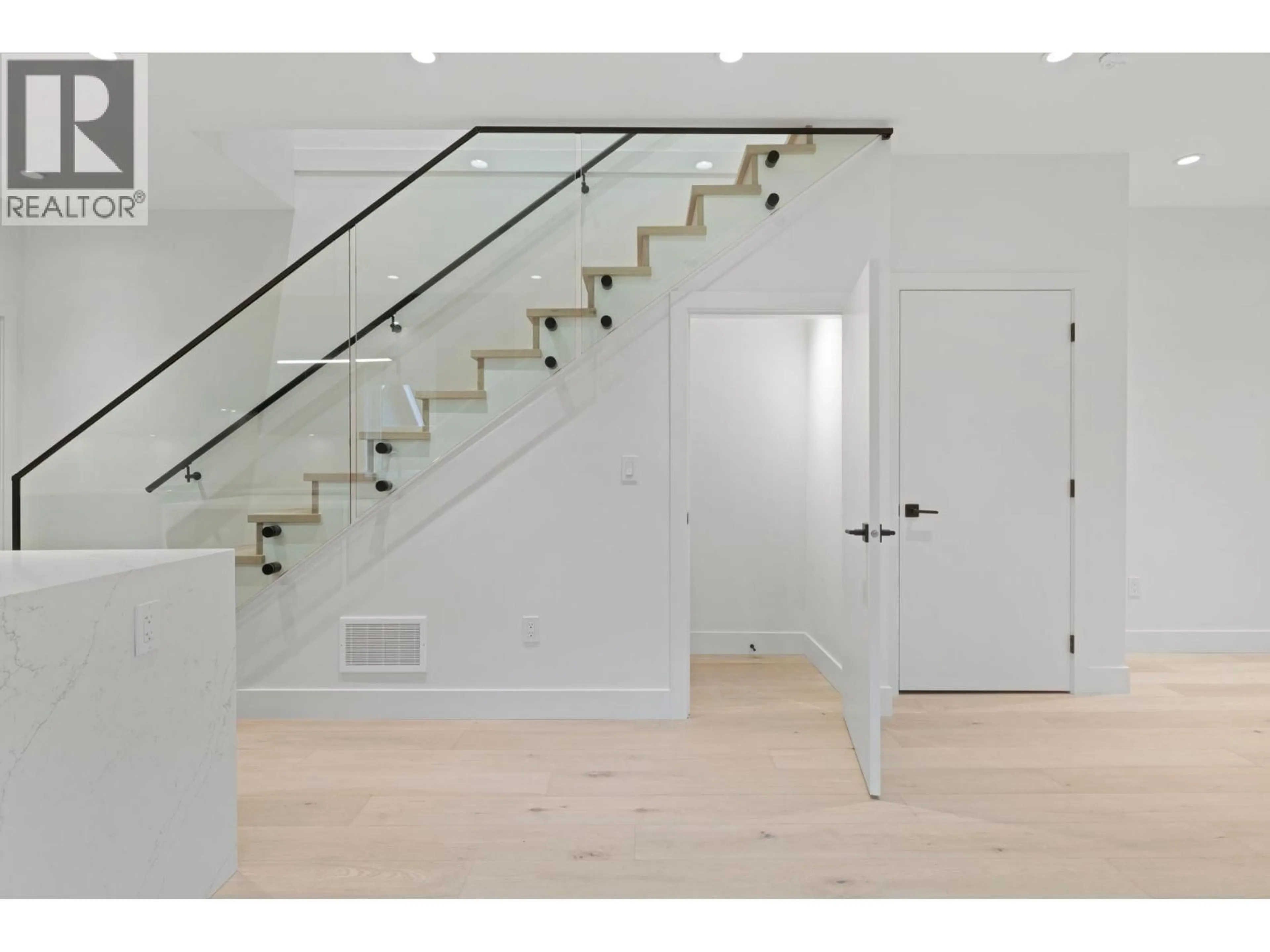 Stairs for 1 - 2539 GRANT AVENUE, Vancouver British Columbia V5K3G6