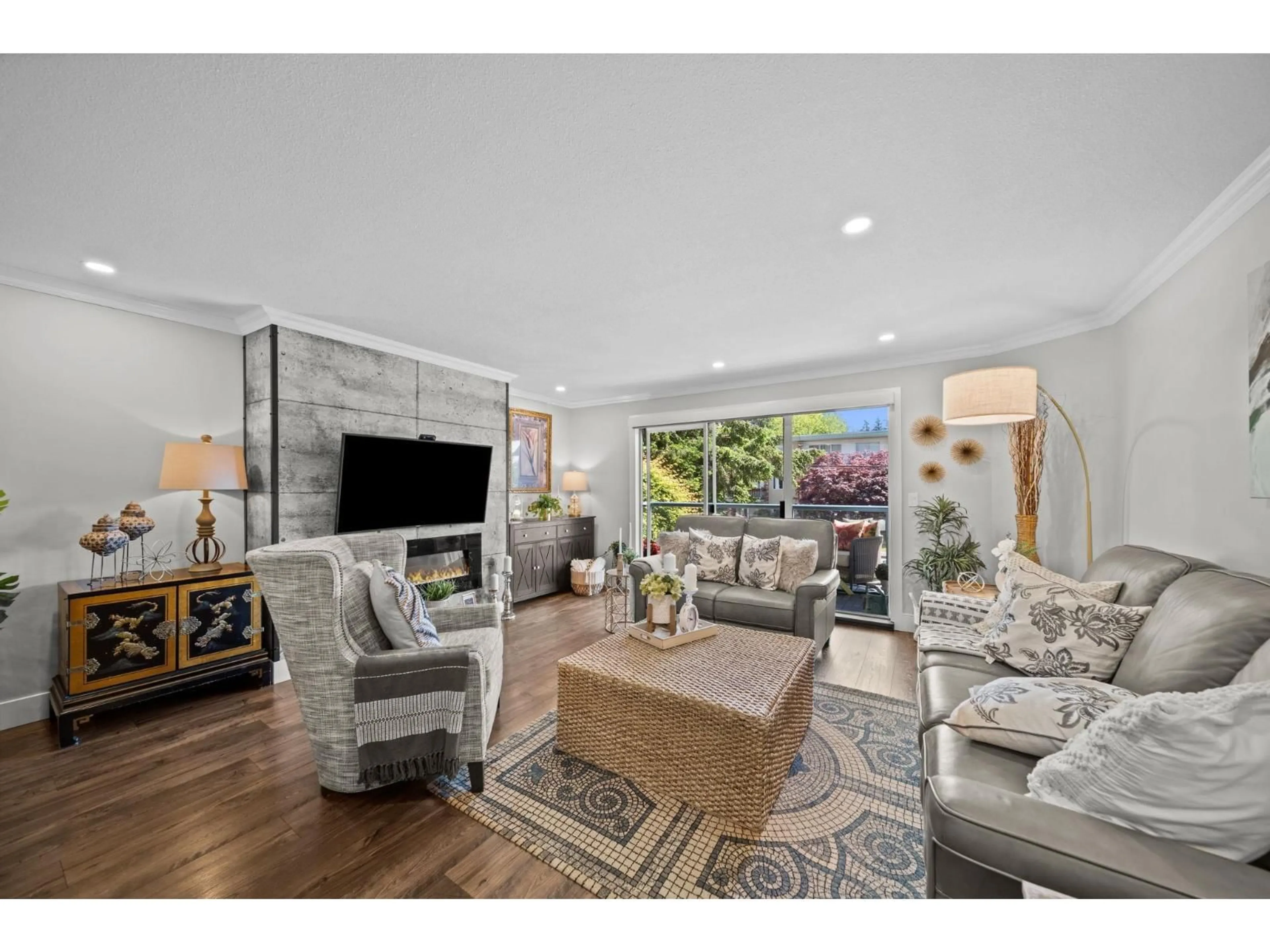 Living room with furniture, unknown for 208 - 1441 BLACKWOOD STREET, White Rock British Columbia V4B3V6