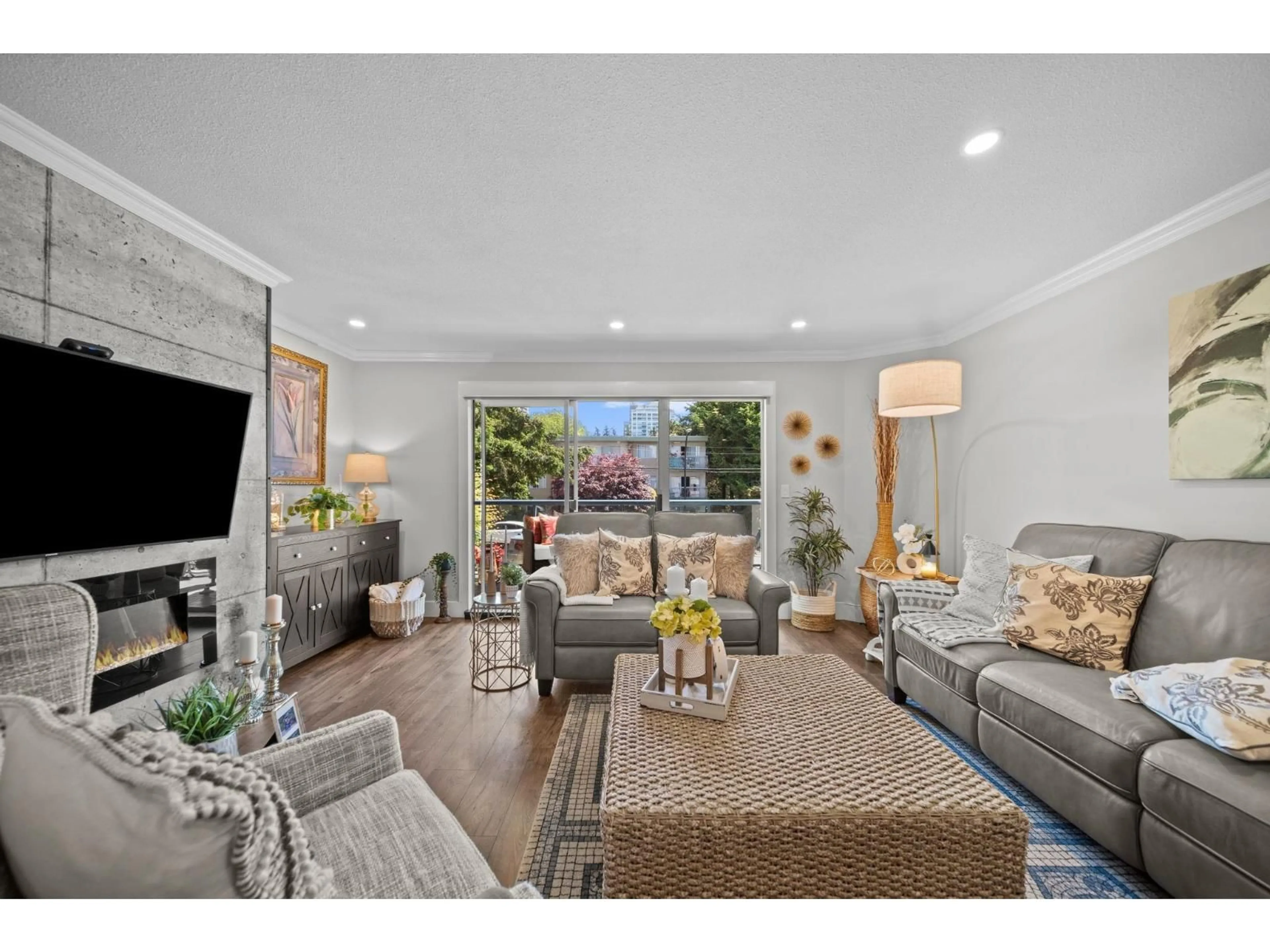 Living room with furniture, unknown for 208 - 1441 BLACKWOOD STREET, White Rock British Columbia V4B3V6