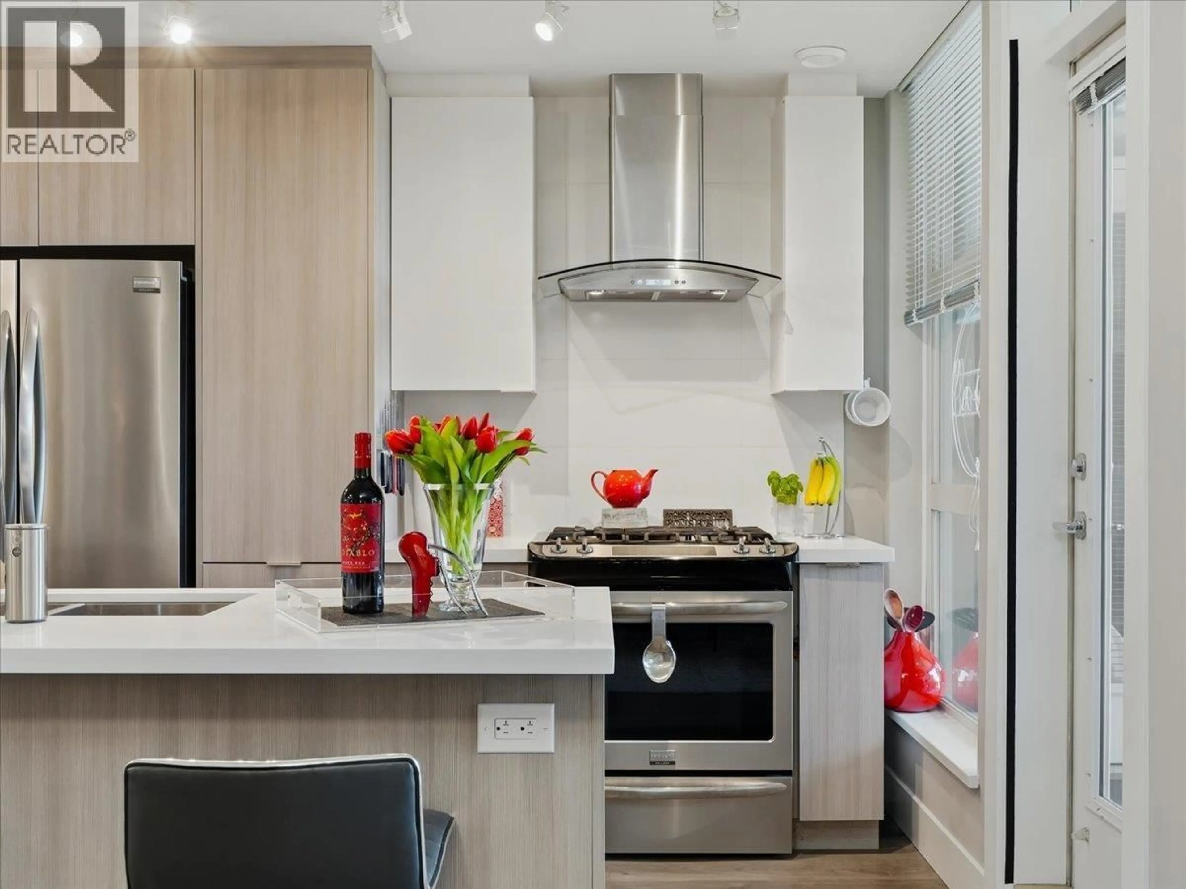 Contemporary kitchen, unknown for 411 - 3602 ALDERCREST DRIVE, North Vancouver British Columbia V7G0A2