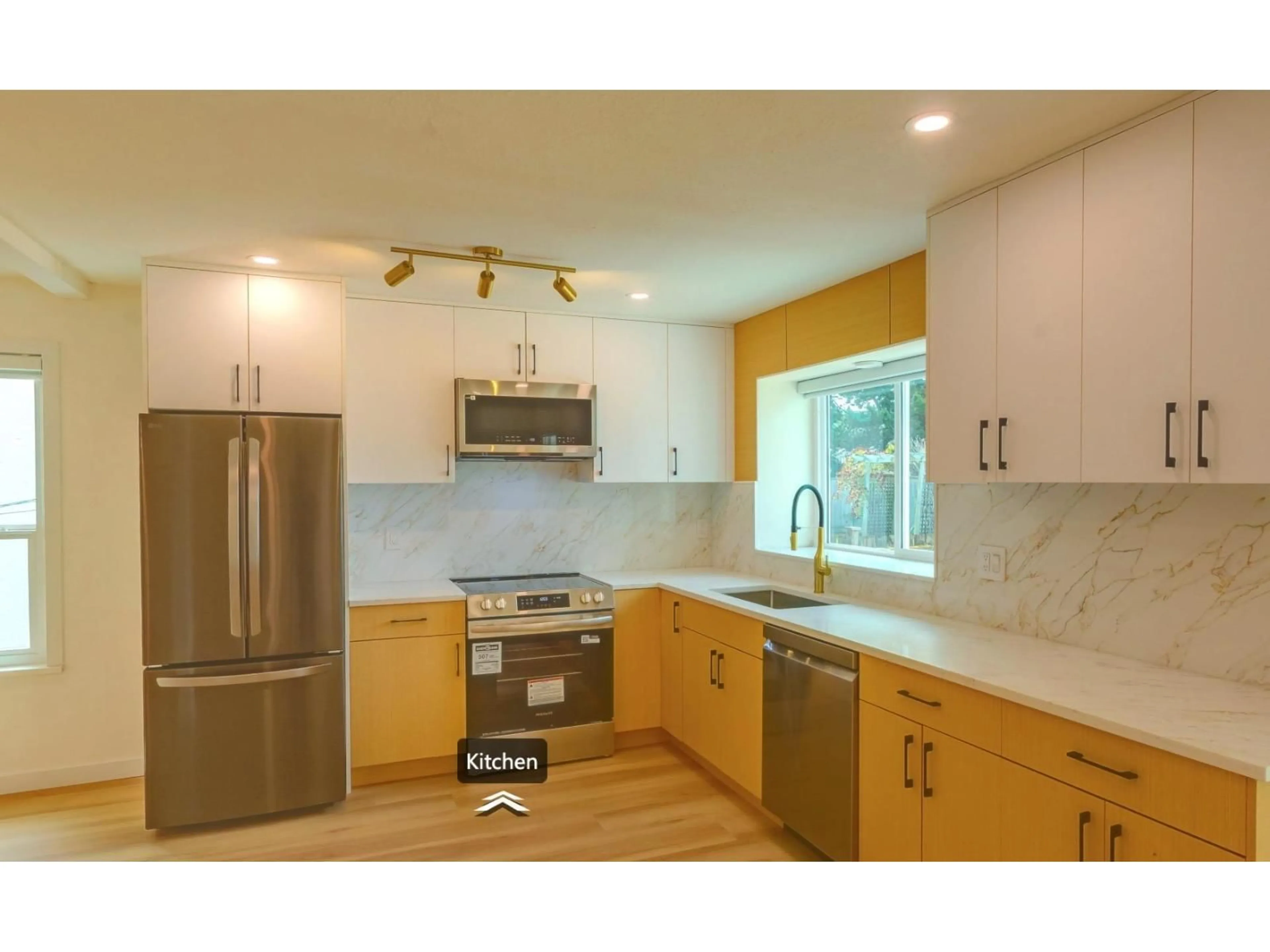 Open concept kitchen, unknown for 15092 19A AVENUE, Surrey British Columbia V4A7G8