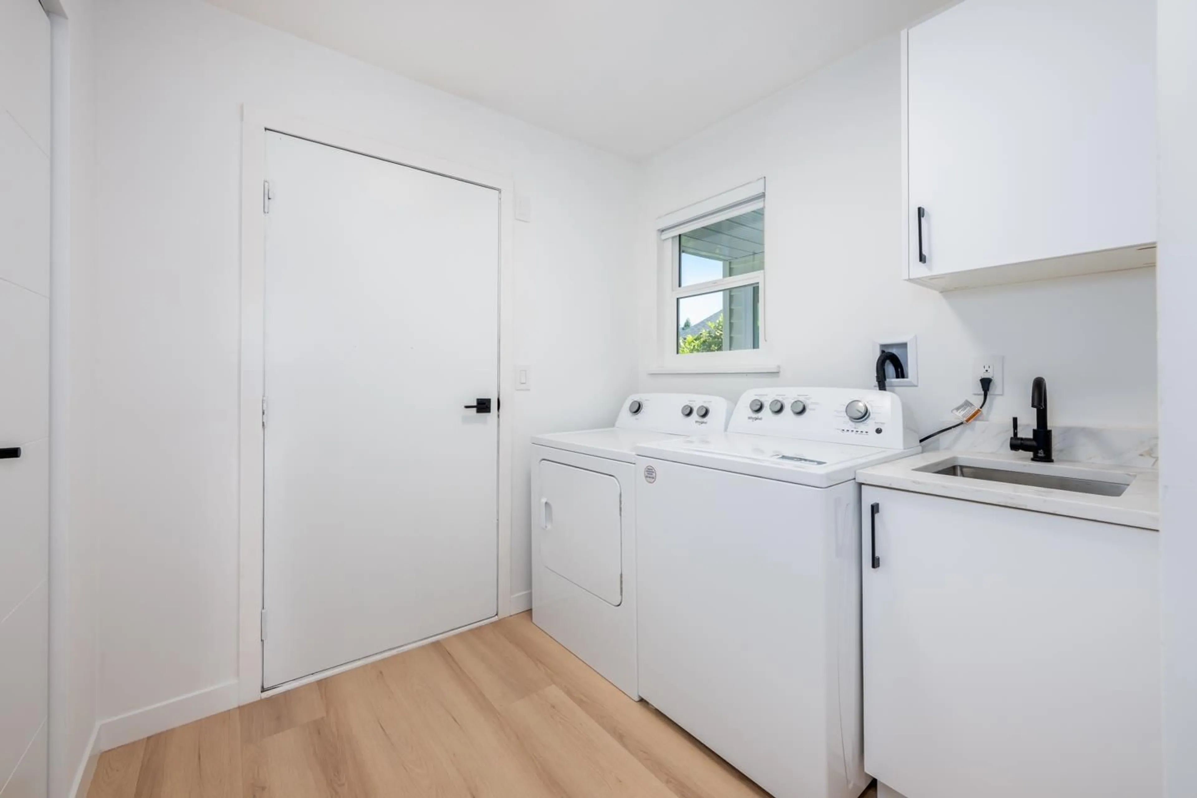 Laundry room for 15092 19A AVENUE, Surrey British Columbia V4A7G8