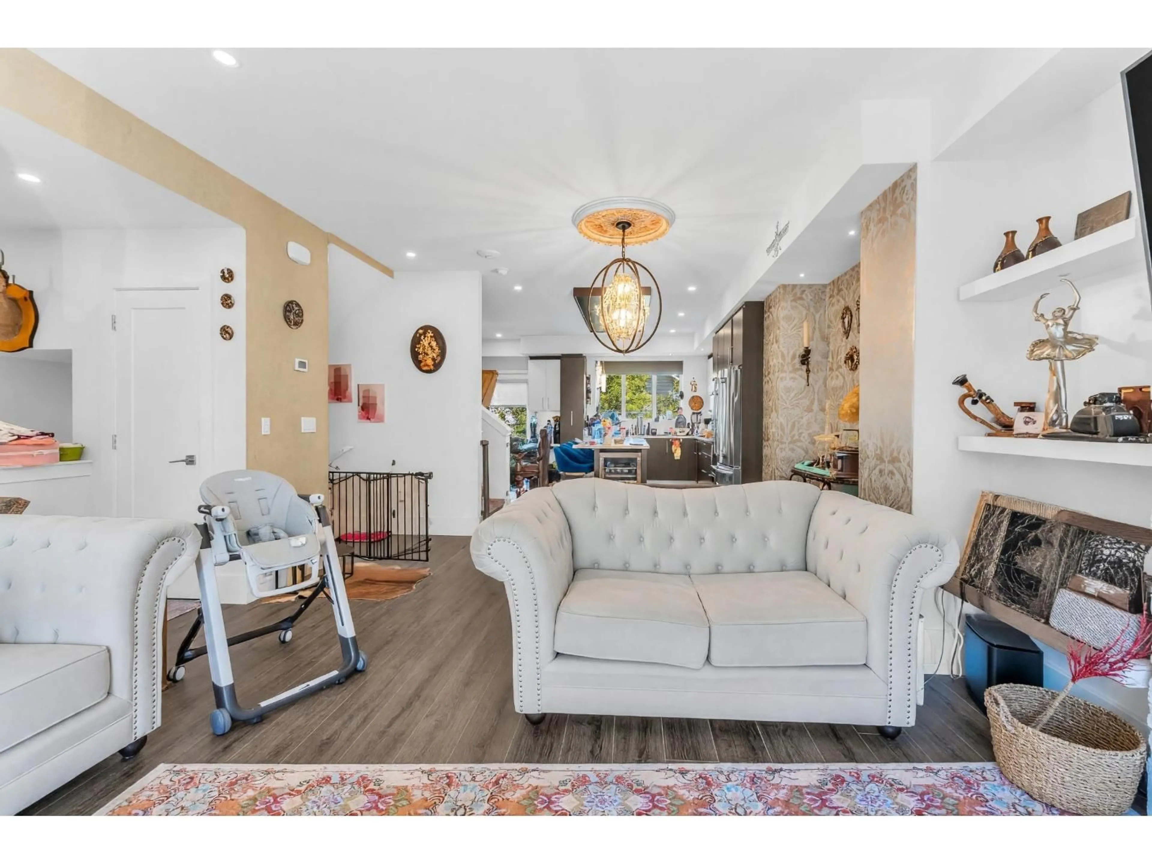 Living room with furniture, unknown for 37 - 15177 60 AVENUE, Surrey British Columbia V3S7B3