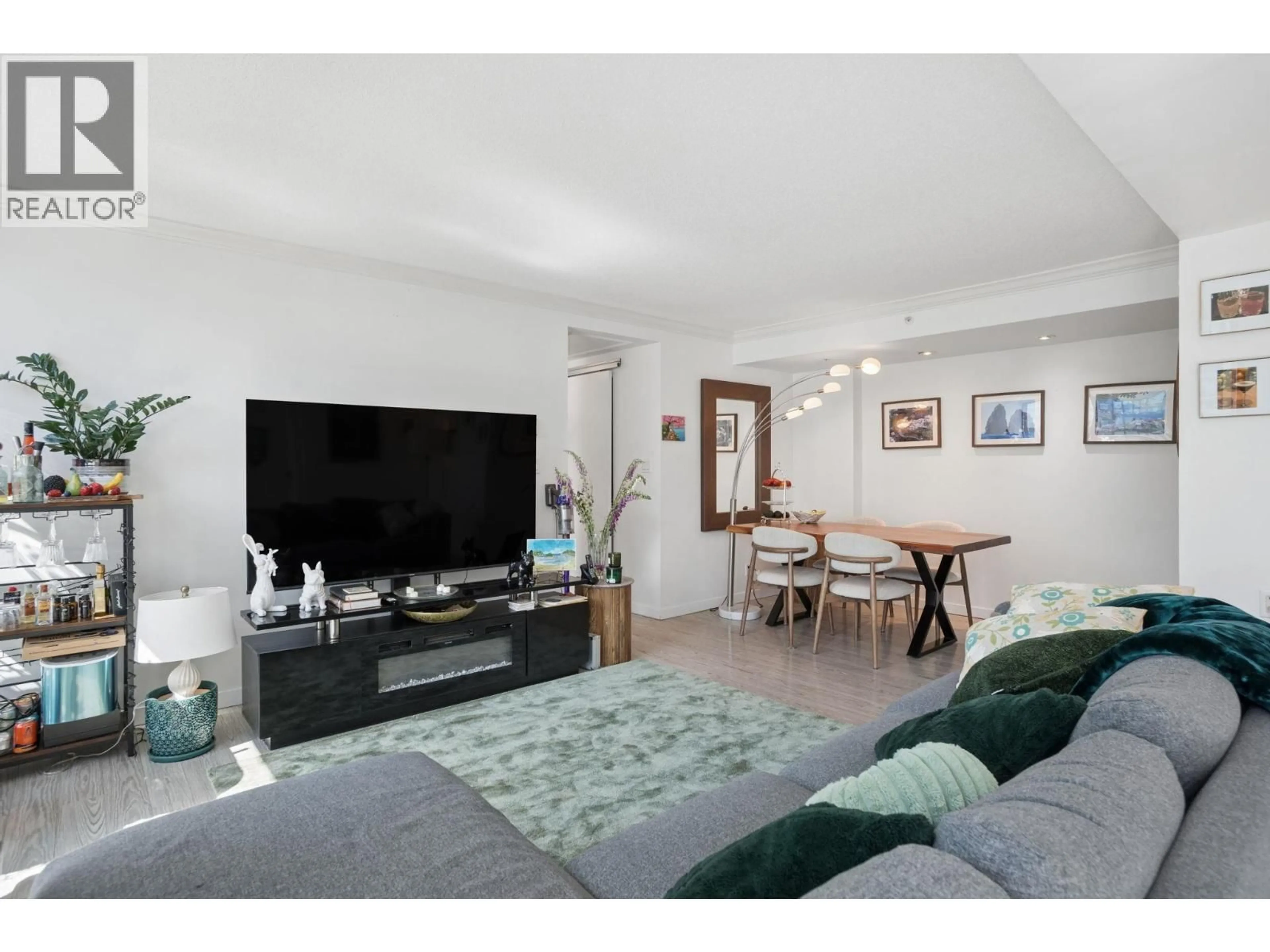 Living room with furniture, unknown for 2803 - 1367 ALBERNI STREET, Vancouver British Columbia V6E4R9