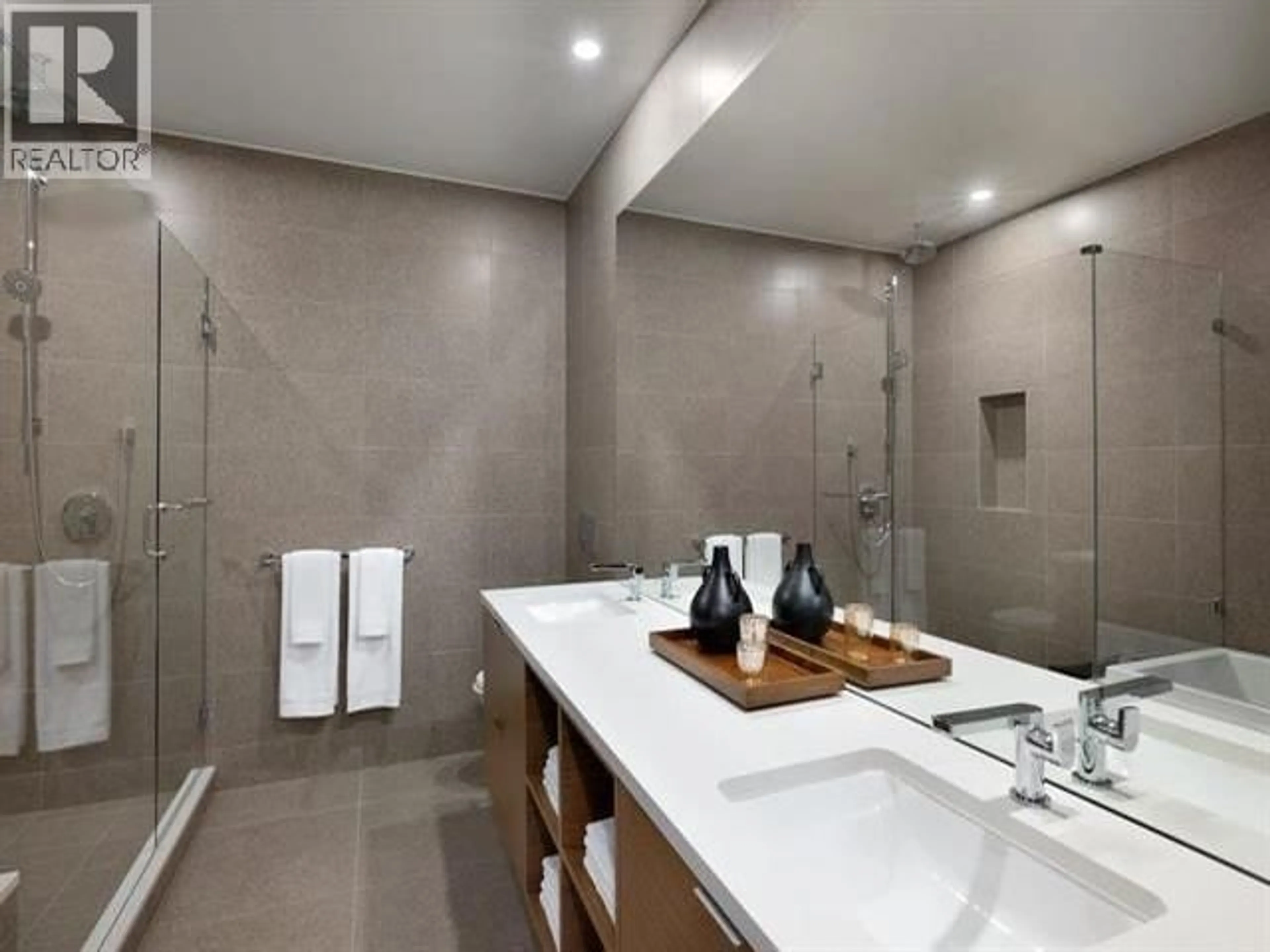 Contemporary bathroom, ceramic/tile floor for 204 - 6699 NELSON AVENUE, West Vancouver British Columbia V7W2B2