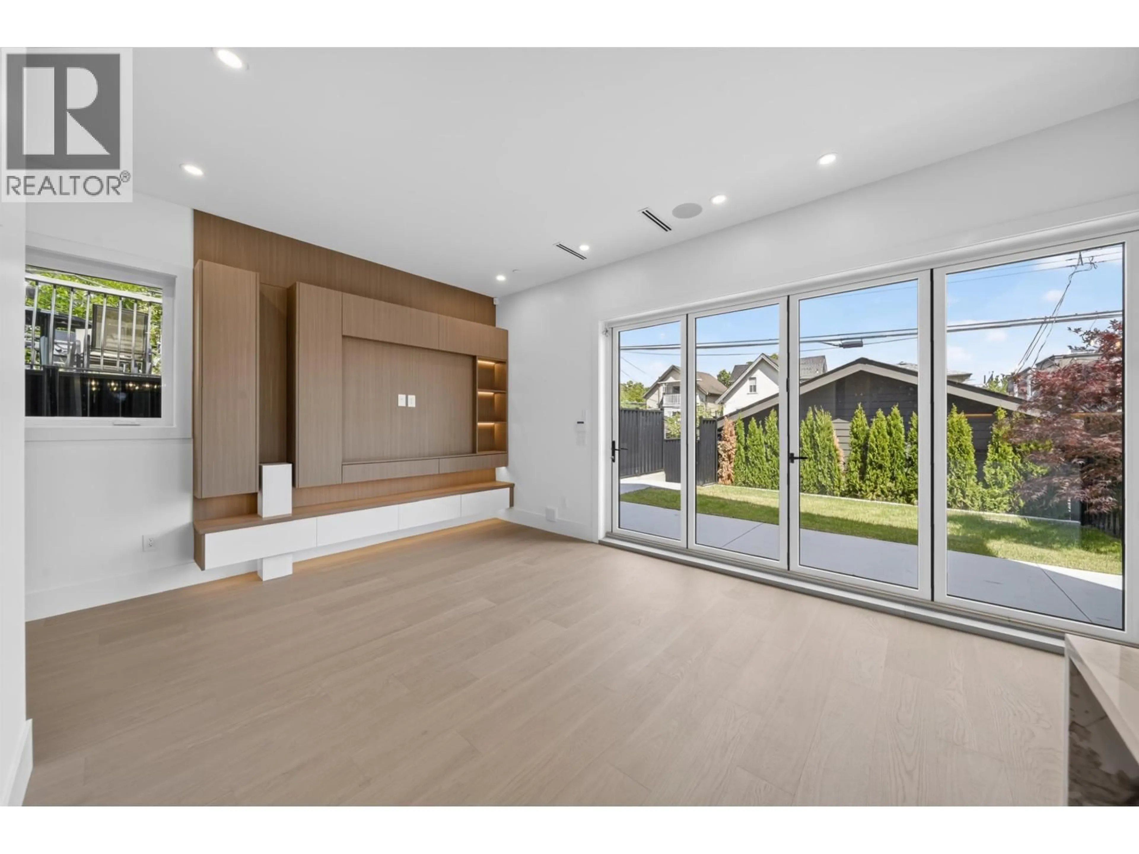 Unknown for 2 - 847 10TH AVENUE, Vancouver British Columbia V5T2A9