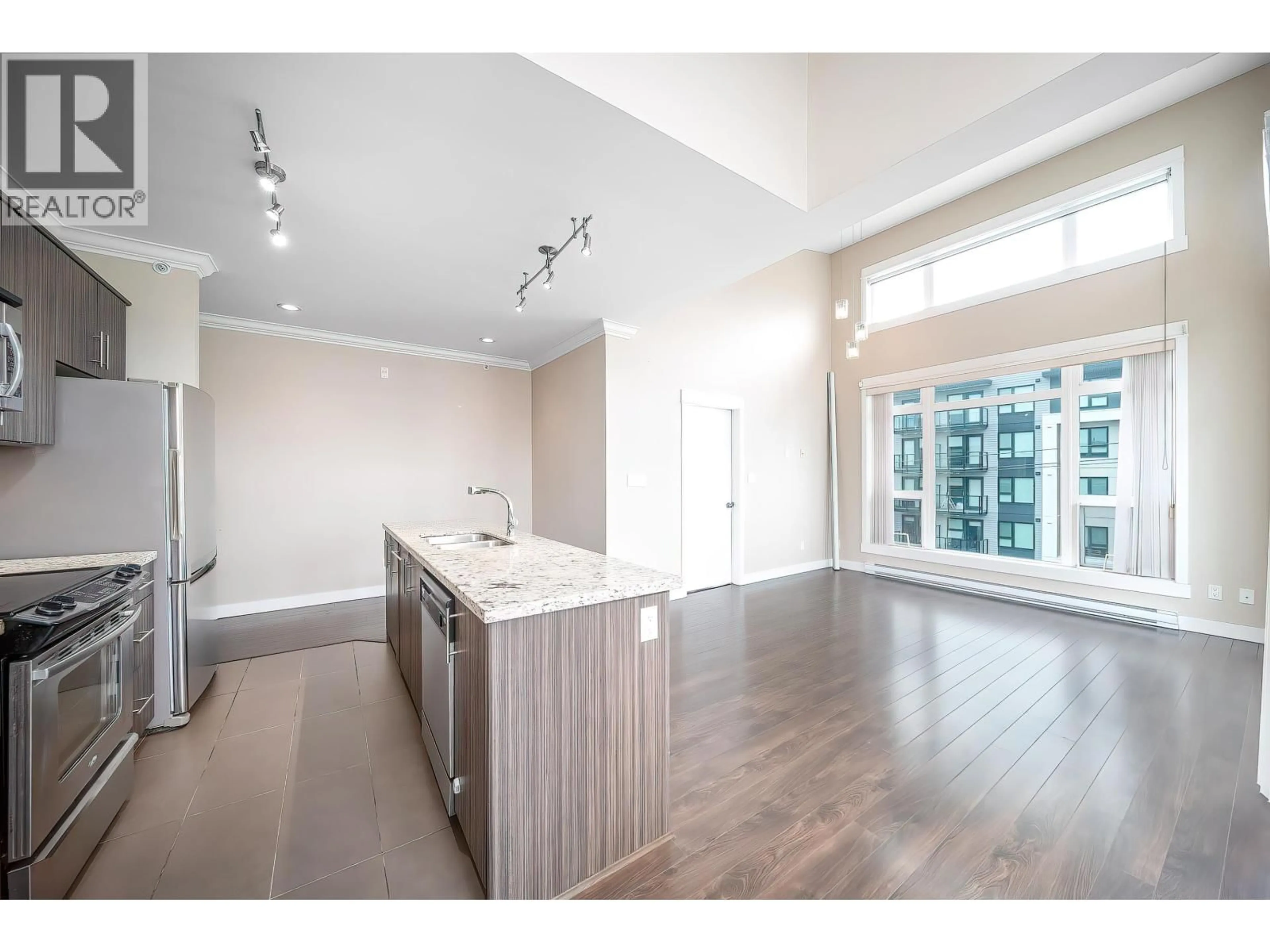 Open concept kitchen, wood/laminate floor for 403 - 6888 ROYAL OAK AVENUE, Burnaby British Columbia V5J4J2