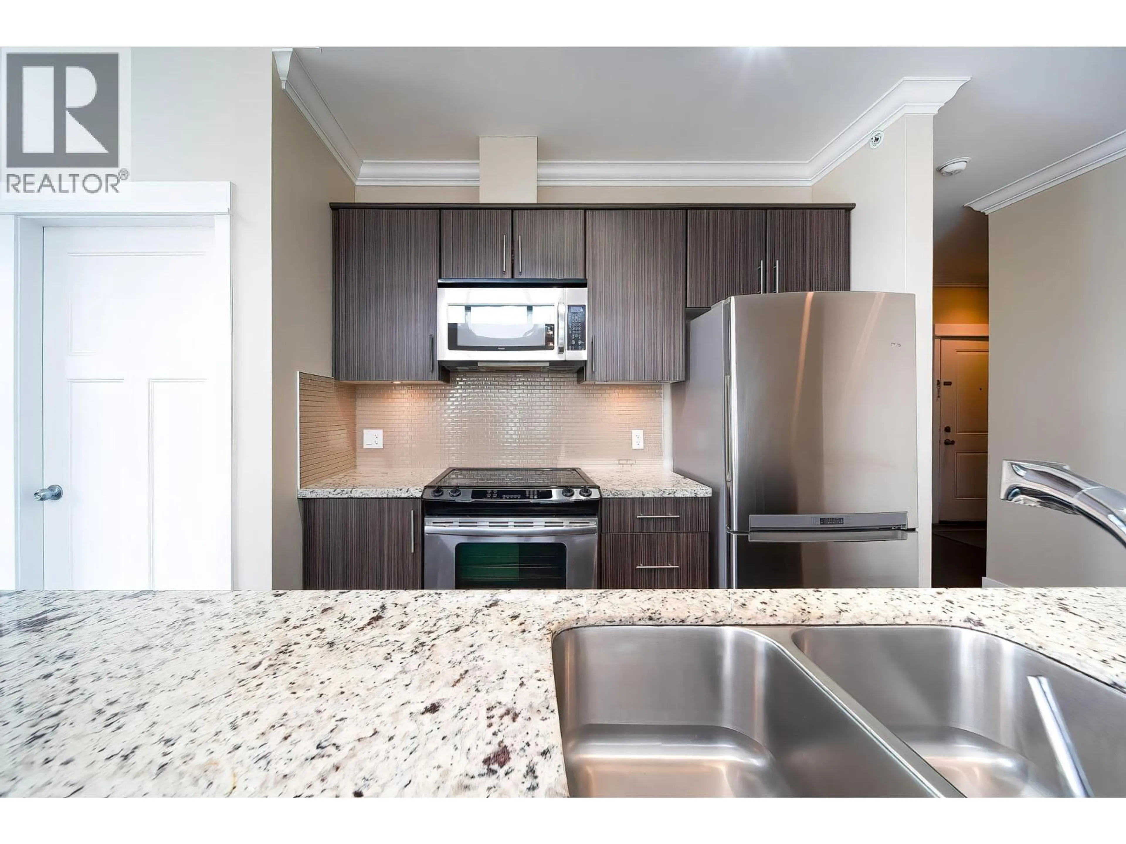 Standard kitchen, unknown for 403 - 6888 ROYAL OAK AVENUE, Burnaby British Columbia V5J4J2